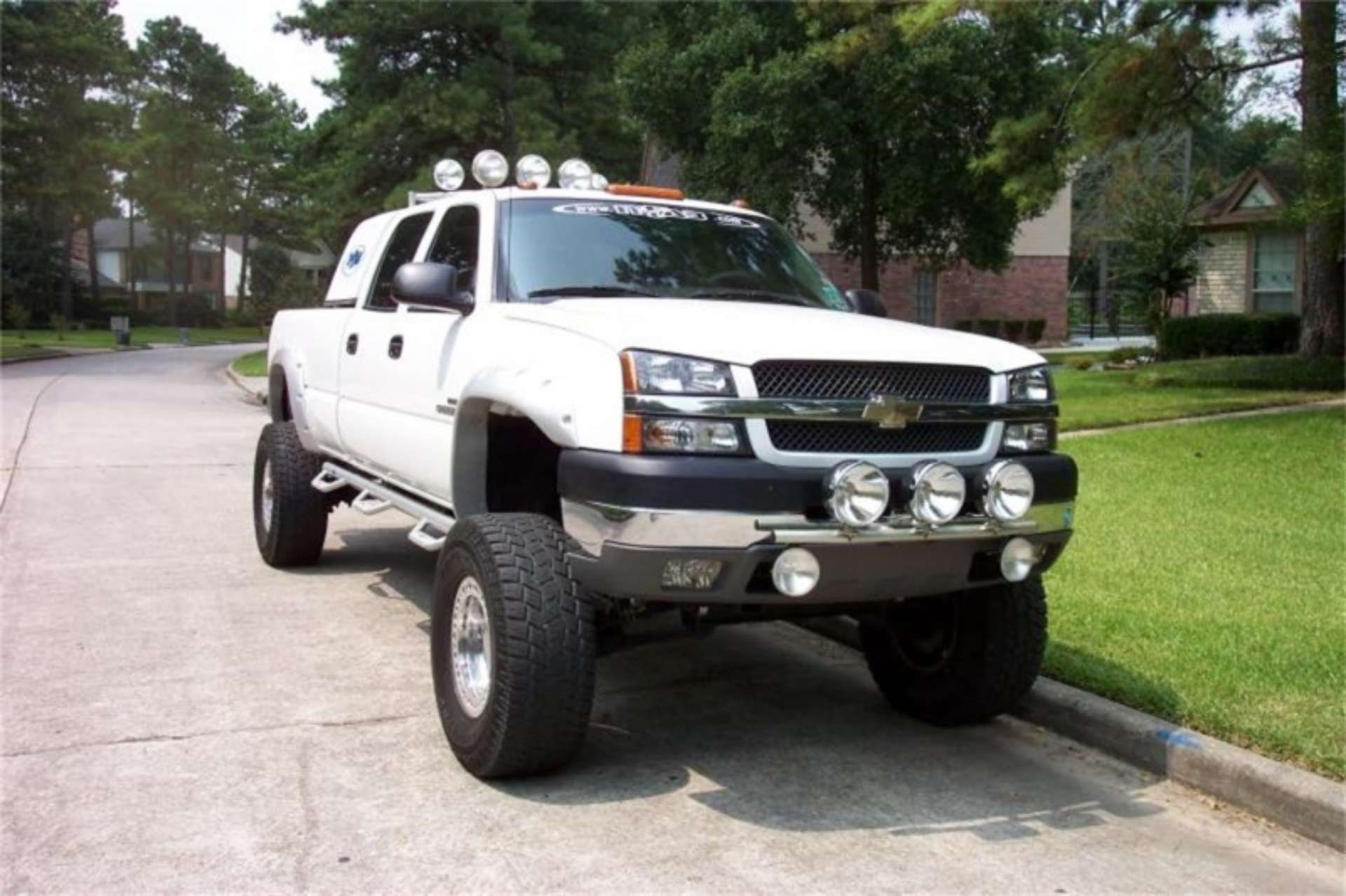 Picture of N-Fab Light Bar 99-02 Chevy Tahoe-Suburban 00-05 1500-2500-3500 - Gloss Black - Light Tabs