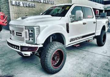 Picture of N-Fab M-RDS Front Bumper 2017 Ford F250-F350 Super Duty - Gloss Black w-Silver Skid Plate