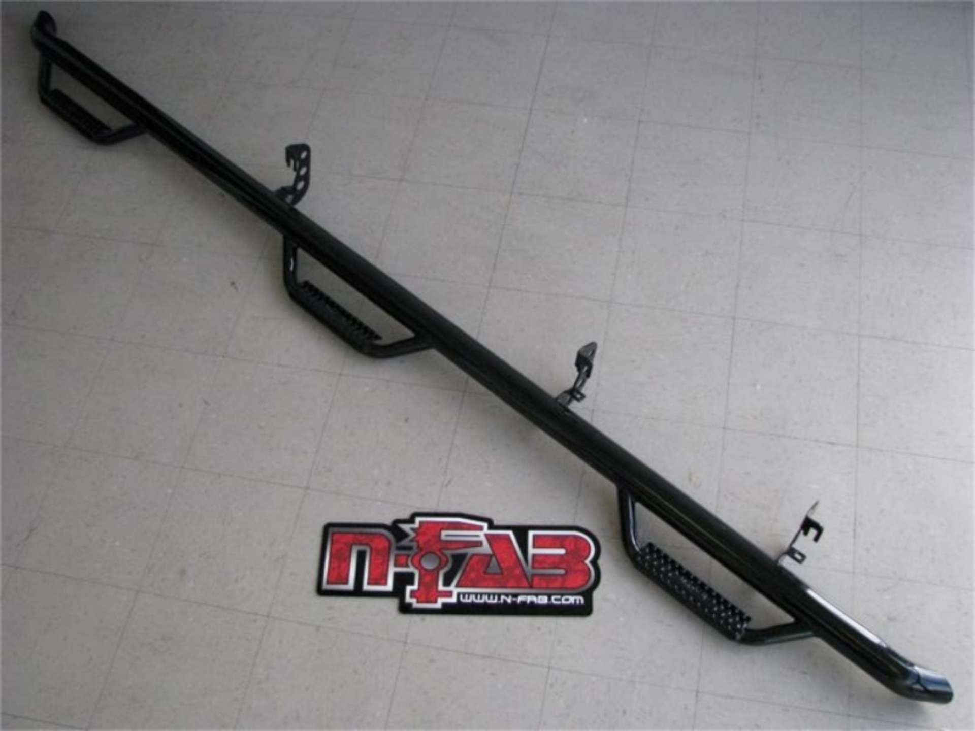 Picture of N-Fab Nerf Step 04-06 Chevy-GMC 1500 Crew Cab 5-7ft Bed - Tex- Black - Bed Access - 3in