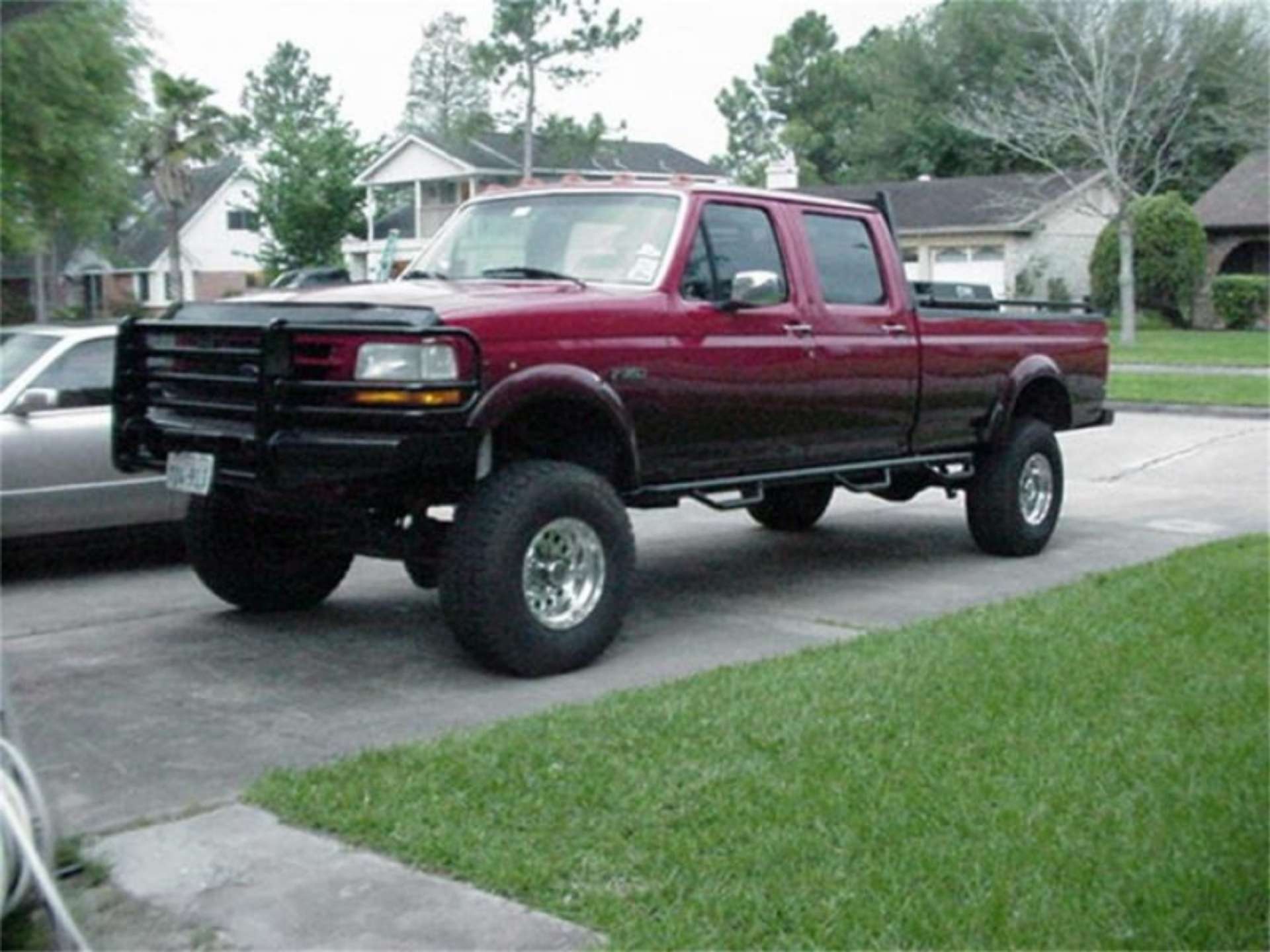 Picture of N-Fab Nerf Step 87-97 Ford F-250-350 Crew Cab 8ft Bed - Gloss Black - Bed Access - 3in