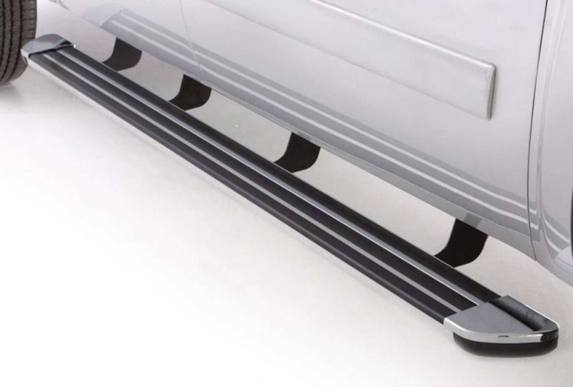 Picture of Lund 15-17 Chevy Silverado 2500 Ext- Cab Diesel Crossroads 80in- Running Board Kit - Chrome