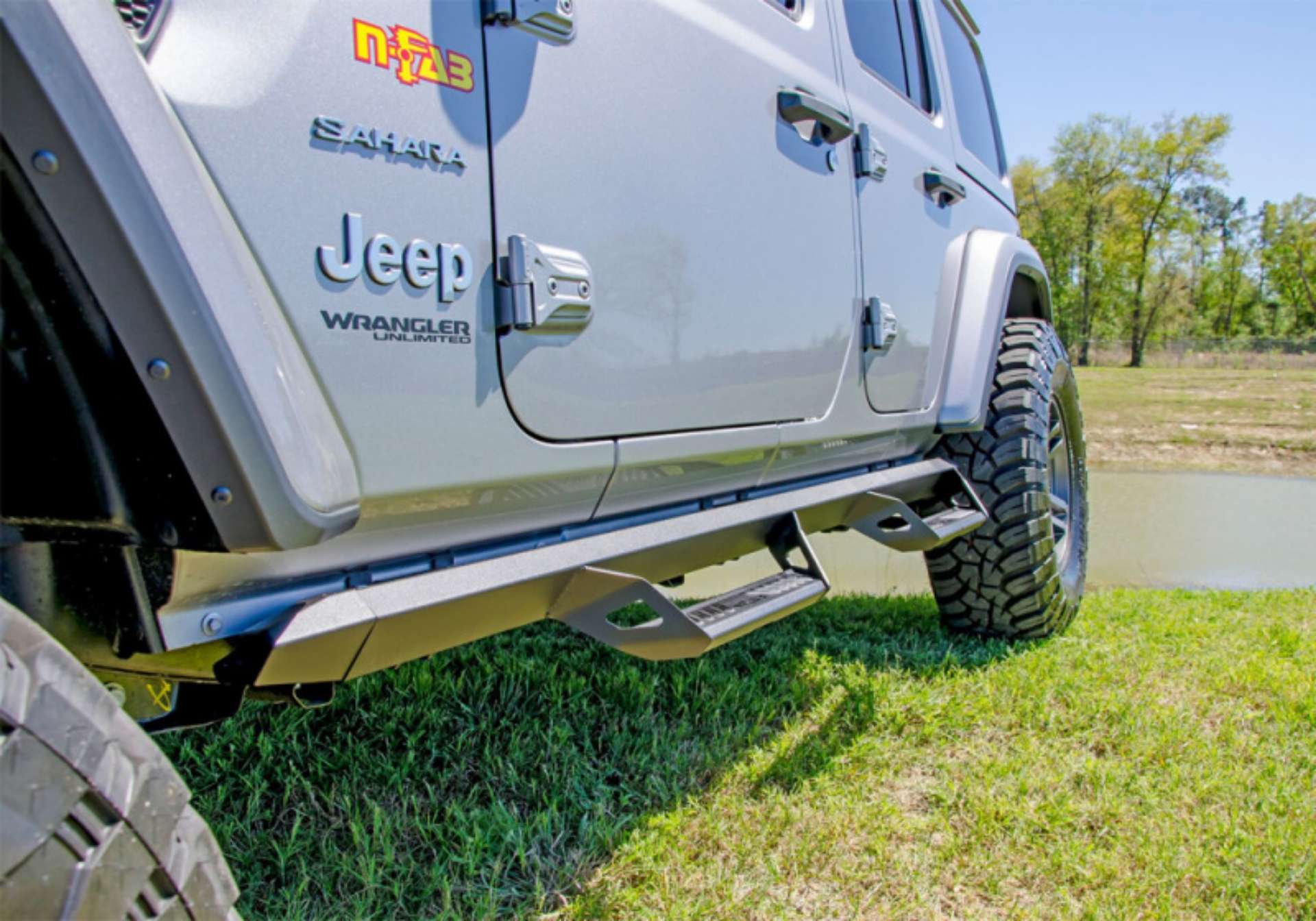 Picture of N-Fab Predator Pro Step System 2018 Jeep Wrangler JL 4 Door SUV - Tex- Black