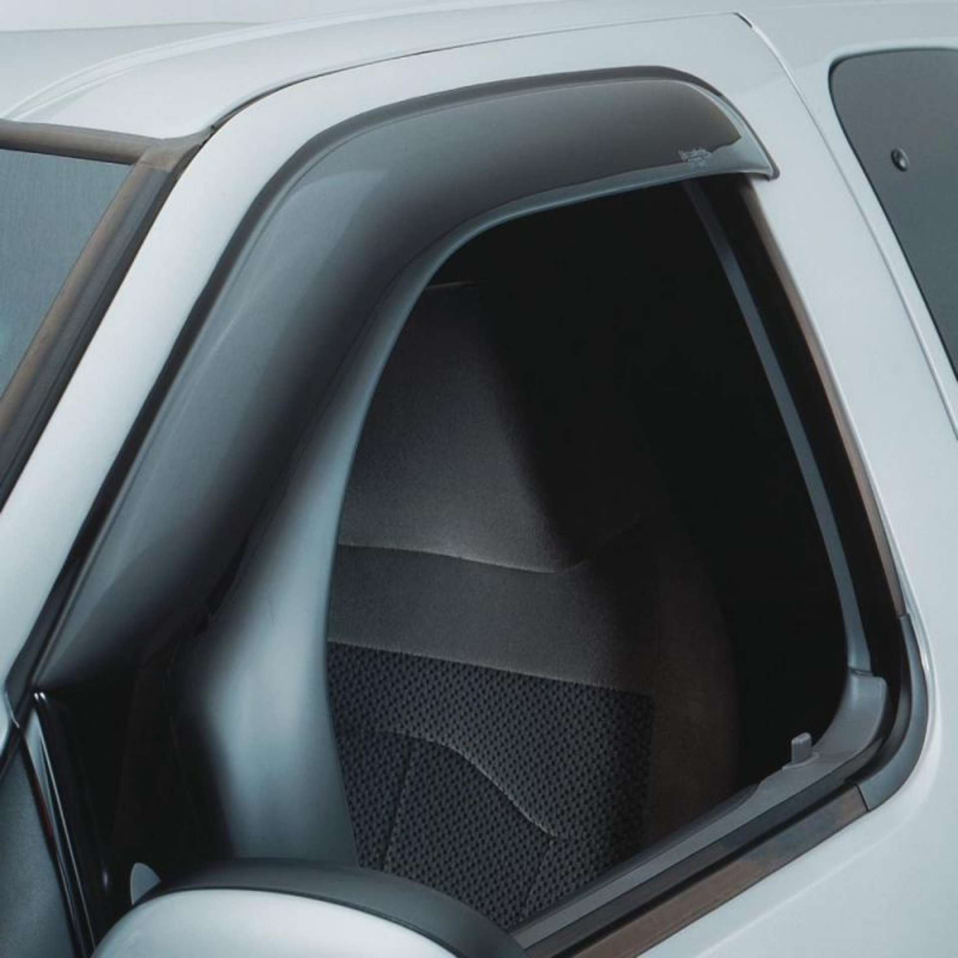 Picture of AVS 98-04 Nissan Frontier Aerovisor Front Outside Mount Window Deflector 2pc - Smoke