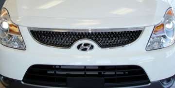 Picture of AVS 07-11 Hyundai Veracruz High Profile Bugflector II Hood Shield - Smoke