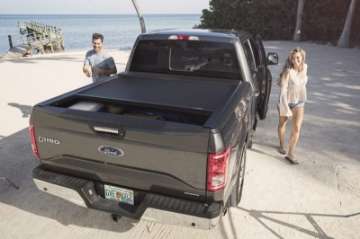 Picture of Roll-N-Lock 15-17 Chevy Silverado-Sierra 2500-3500 77-3-8in E-Series Retractable Tonneau Cover