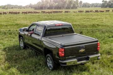 Picture of Roll-N-Lock 88-98 Chevy Silverado-Sierra SB 77-1-4in M-Series Retractable Tonneau Cover