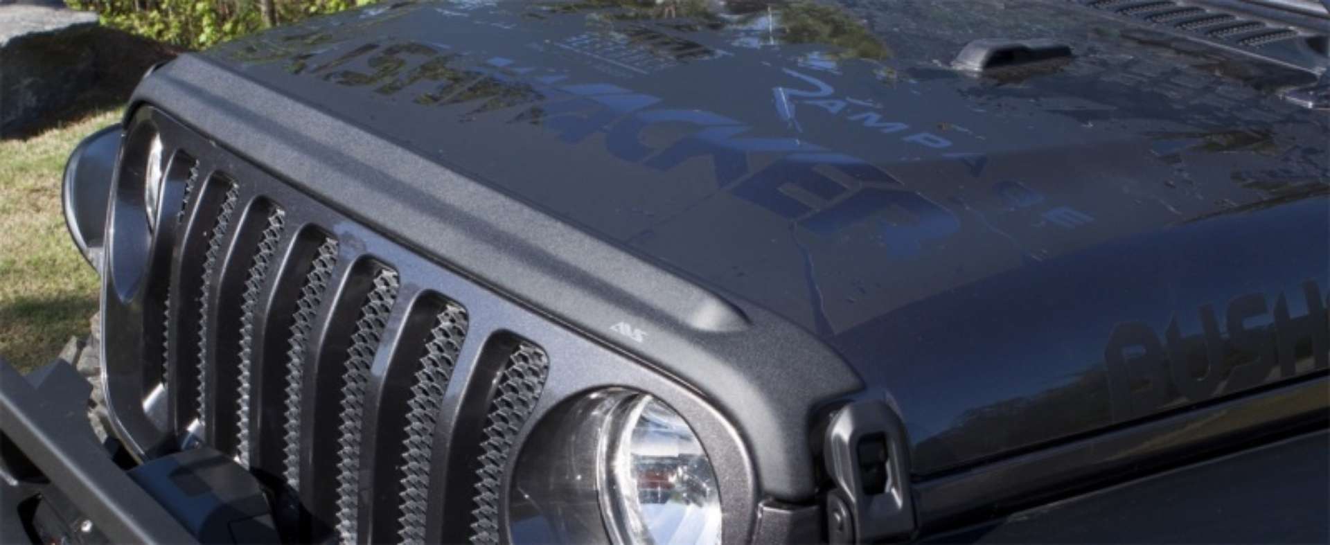 Picture of AVS 2018+ Jeep Wrangler JL 2dr-4dr Aeroskin II Textured Low Profile Hood Shield - Black