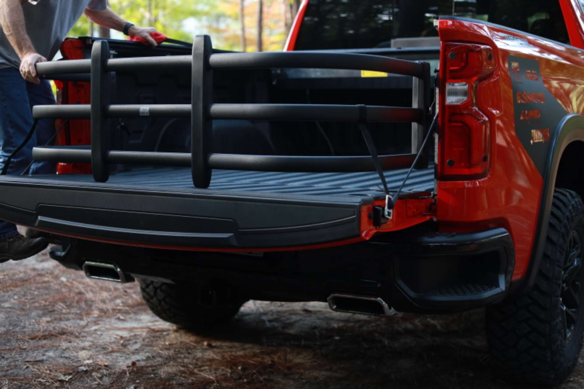 Picture of AMP Research 20-23 Chevrolet-GMC Silverado-Sierra 1500 No Multipro Tailgt Bedxtender HD Max - Blk