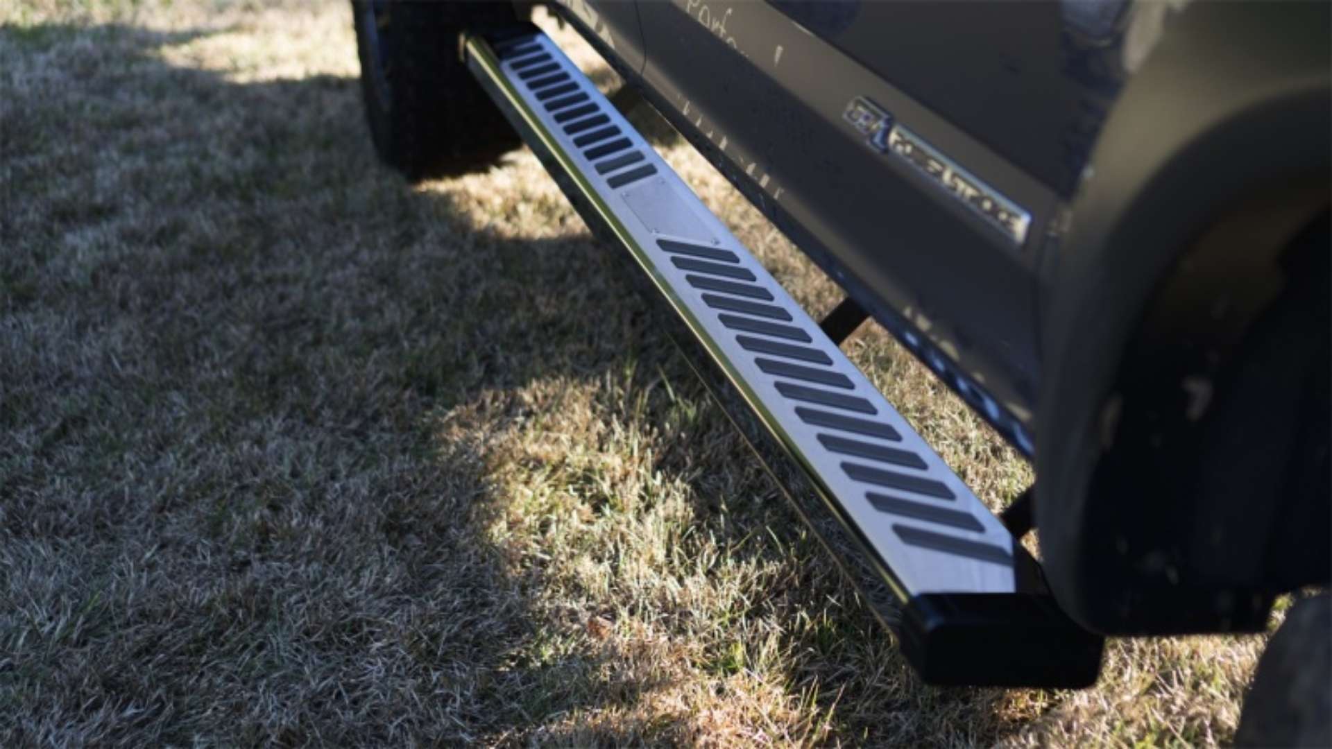 Picture of Lund 2019 RAM 1500 Quad Cab Summit Ridge 2-0 Running Boards - Stainless