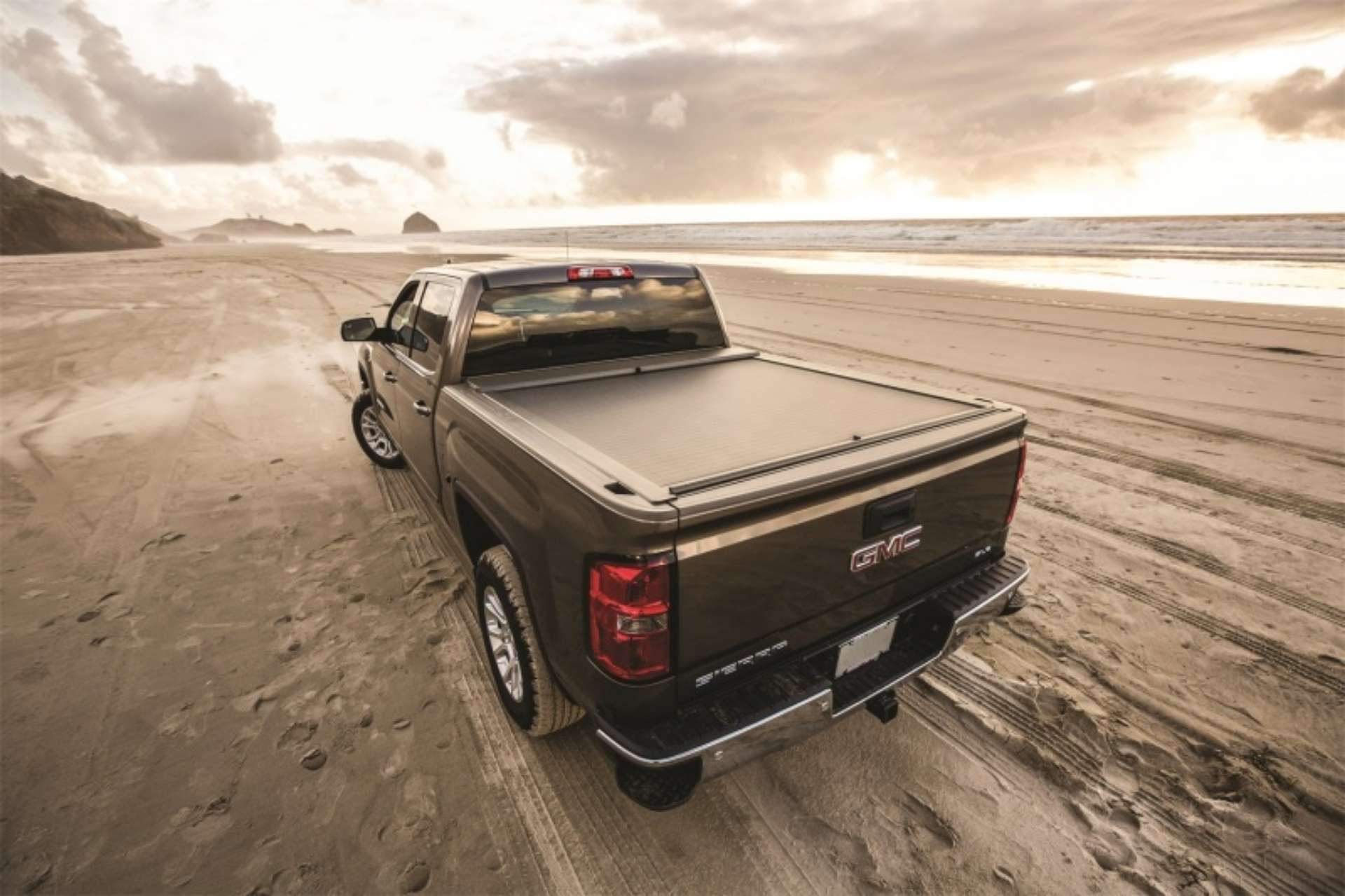 Picture of Roll-N-Lock 2019 Ram 1500 XSB 65-5in A-Series Retractable Tonneau Cover