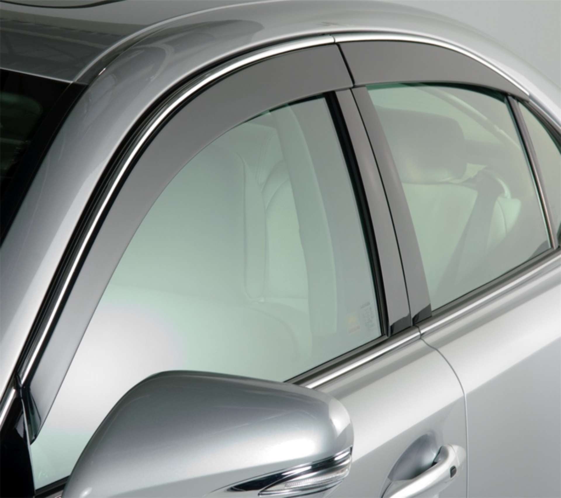 Picture of AVS 2018 Nissan Rogue Ventvisor Low Profile Window Deflectors 4pc - Chrome