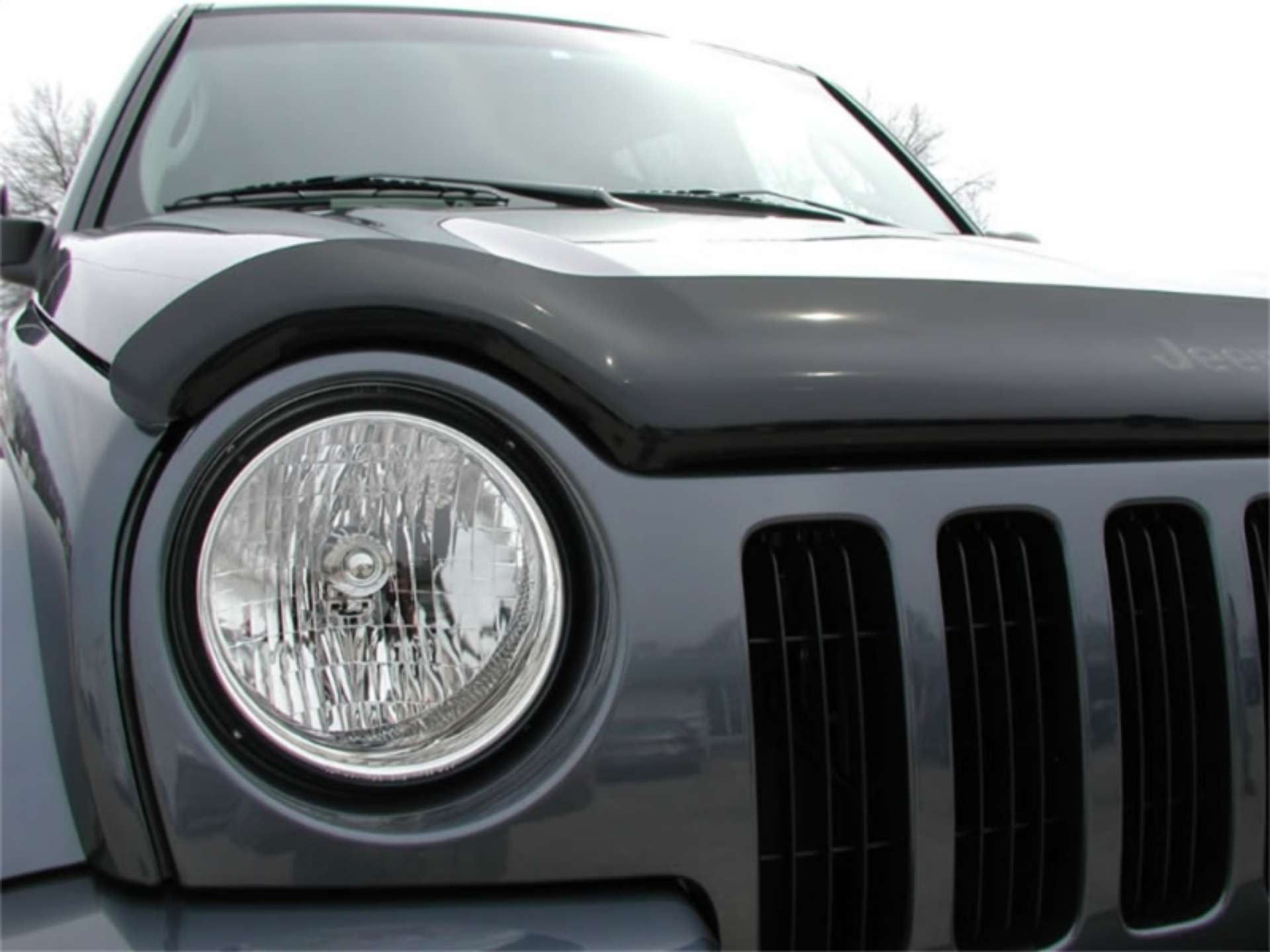 Picture of Stampede 2002-2007 Jeep Liberty Excludes Renegade Model Vigilante Premium Hood Protector - Smoke