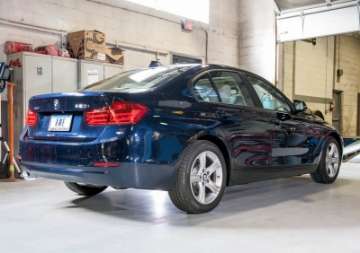 Picture of AWE Tuning BMW F30 320i Touring Exhaust w-Performance Mid Pipe - Chrome Silver Tip 90mm