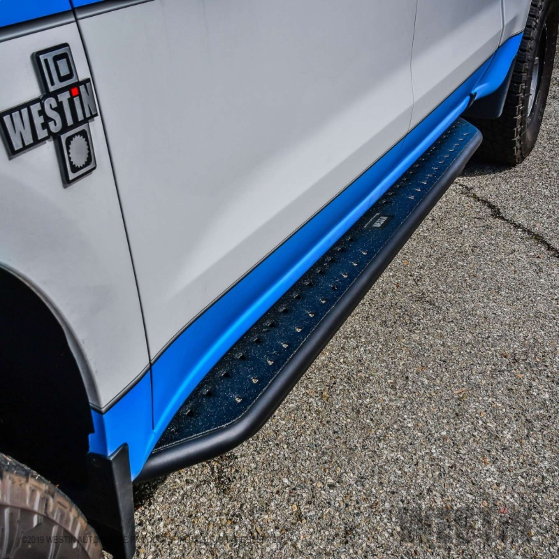 Picture of Westin 2019 Chevrolet-GMC Silverado-Sierro Crew Cab Outlaw Nerf Step Bars