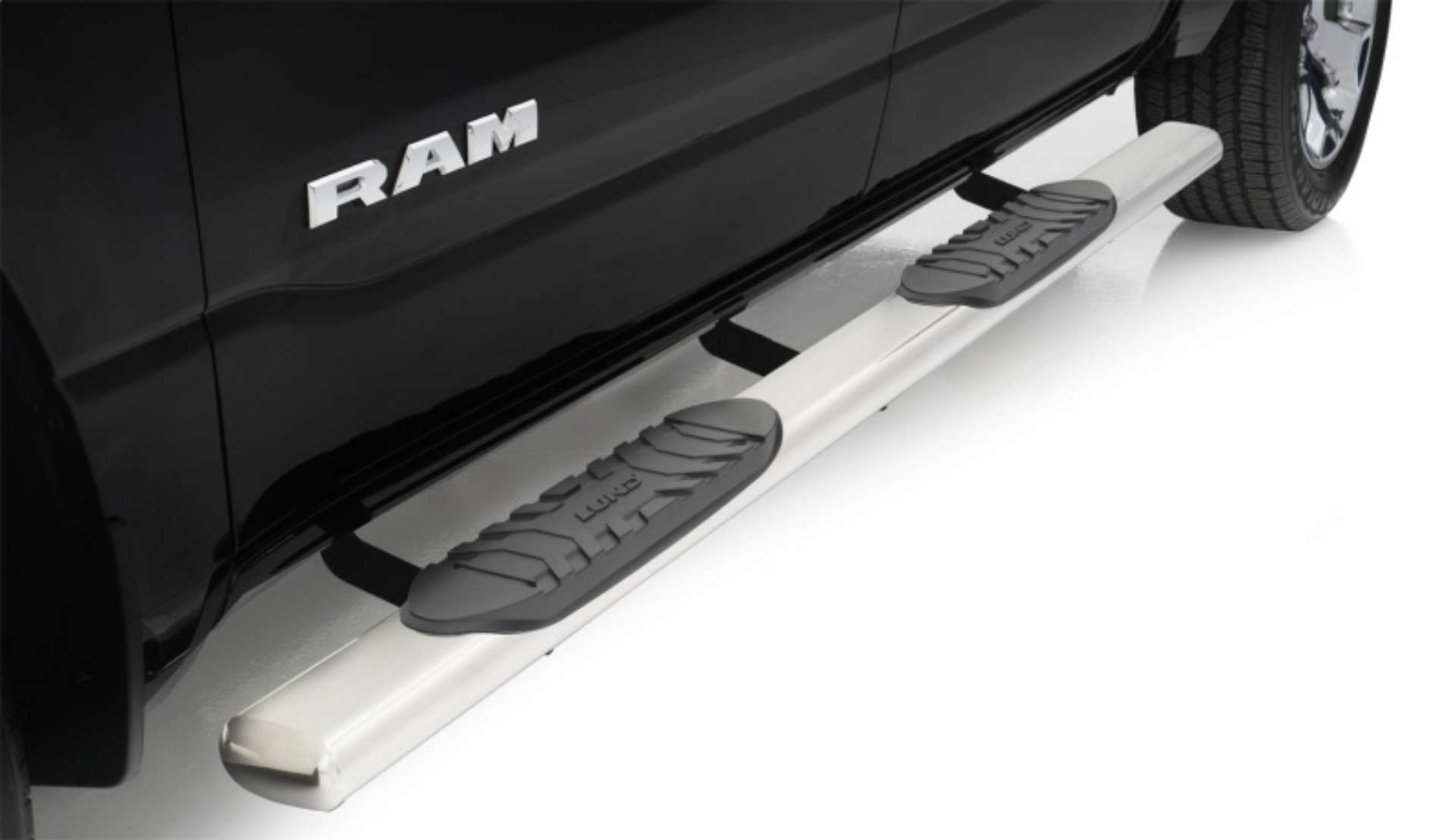 Picture of Lund 2019 Ram 1500 Crew Cab 5in Oval Straight SS Nerf Bars - Polished