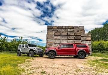 Picture of N-Fab EPYX 2019 Jeep Wrangler JT 4DR Truck - Full Length - Tex- Black