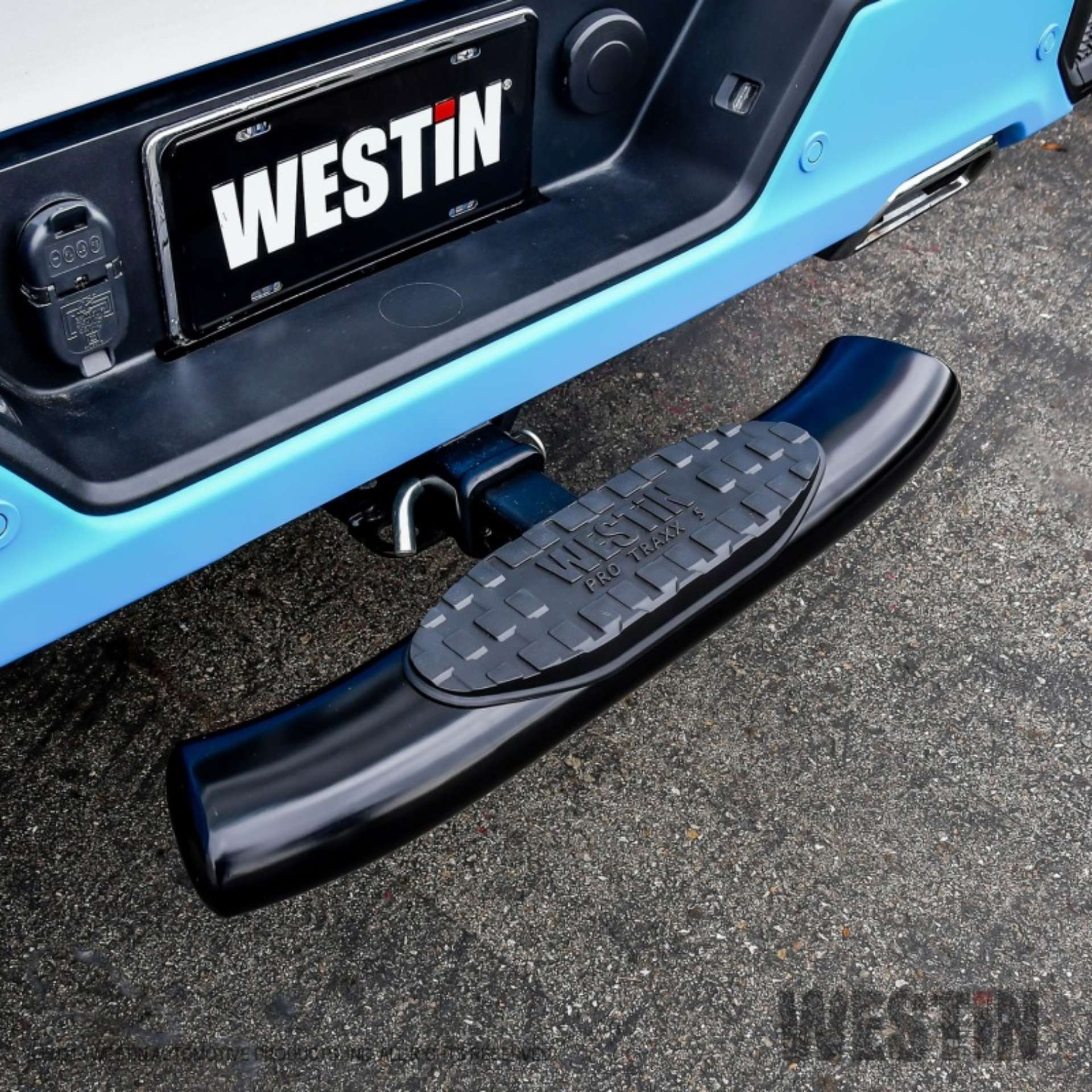 Picture of Westin PRO TRAXX 5 Hitch Step 27in Step 2in Receiver - Black