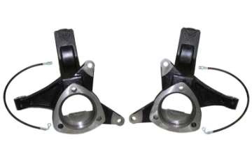 Picture of MaxTrac 07-16 GM C1500 2WD 4-5in Front Lift Spindles w-Extended DOT Compliant Brake Lines