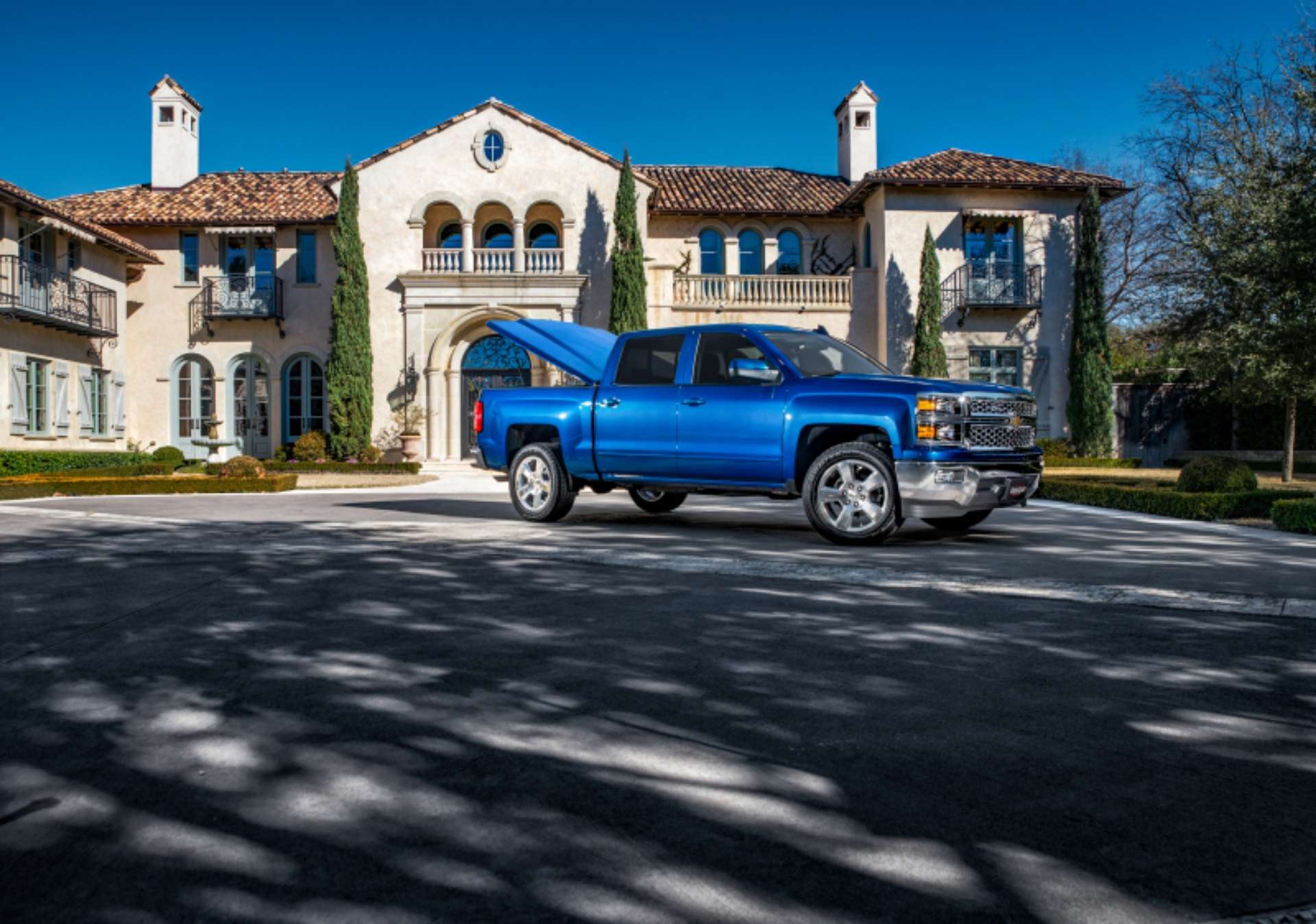 Picture of UnderCover 16-17 Chevy Silverado 1500 5-8ft Elite LX Bed Cover - Limited Edition Crimson Red