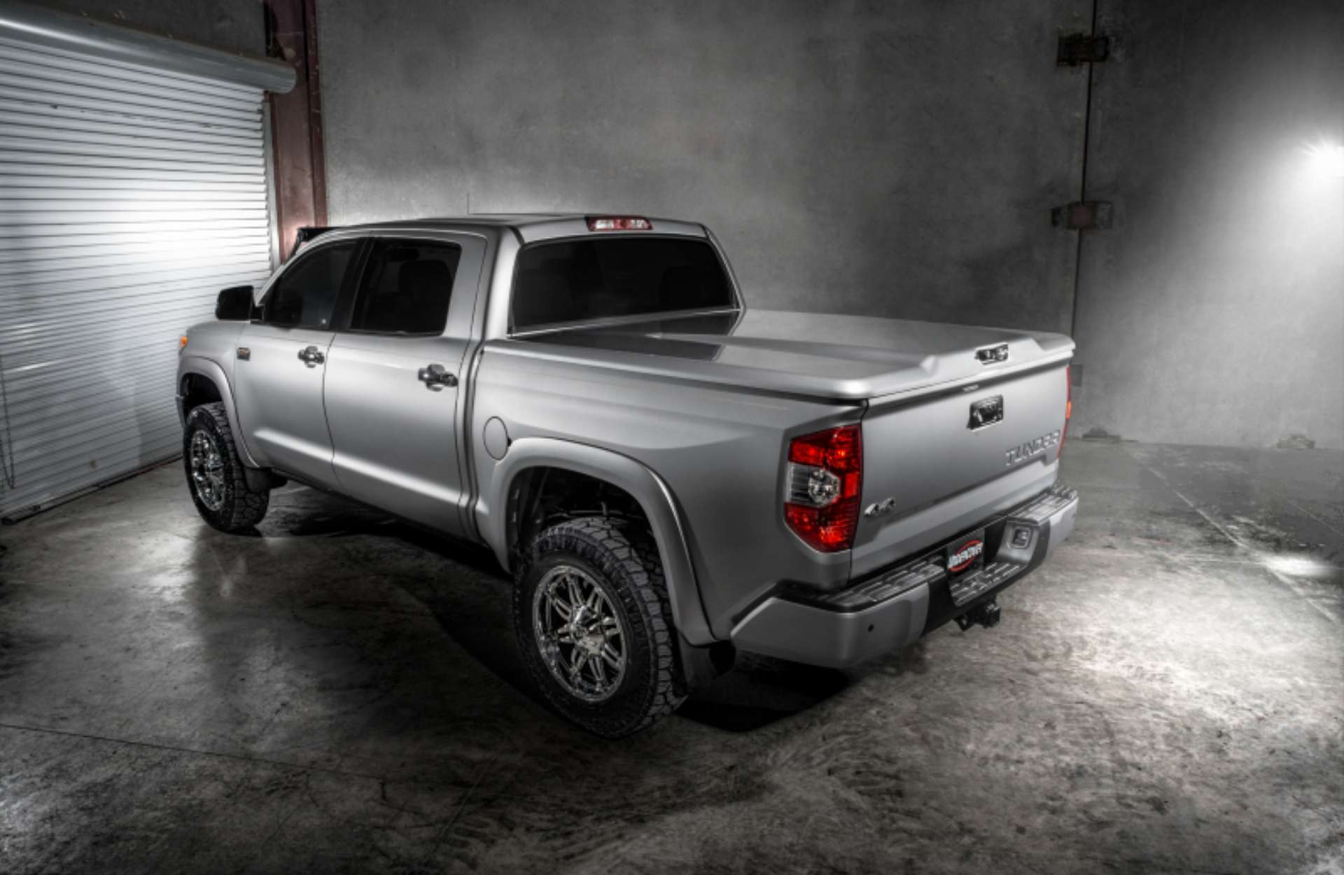 Picture of UnderCover 17-20 Toyota Tundra 6-5ft Elite LX Bed Cover - Cement Gray