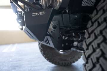 Picture of DV8 Offroad 18-23 Jeep Wrangler JL-JT Front Bumper Sway-Bar Disconnect Motor Skid Plate