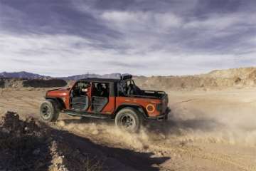 Picture of Superlift 20-22 Jeep Gladiator JT NO Mojave 4WD 4in Dual Rate Coil Lift Kit w-Fox 2-0 Res Shocks