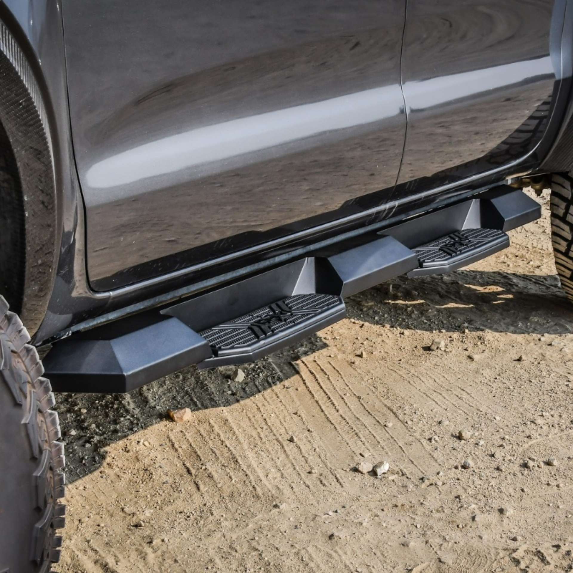 Picture of Westin 19-21 Ford Ranger SuperCrew HDX Xtreme Nerf Step Bars - Tex- Blk