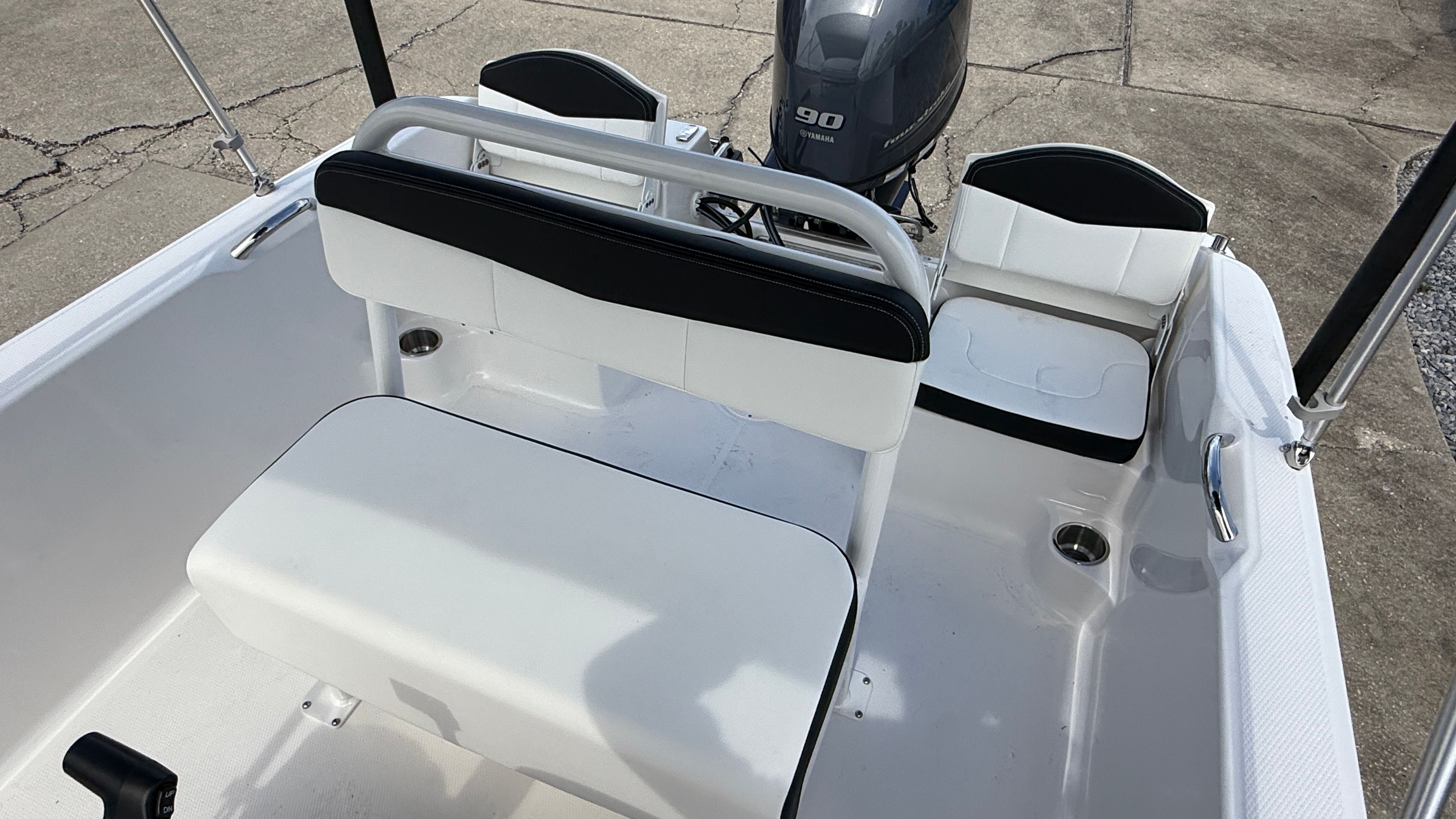 2025 Robalo 160 CC - Photo 8