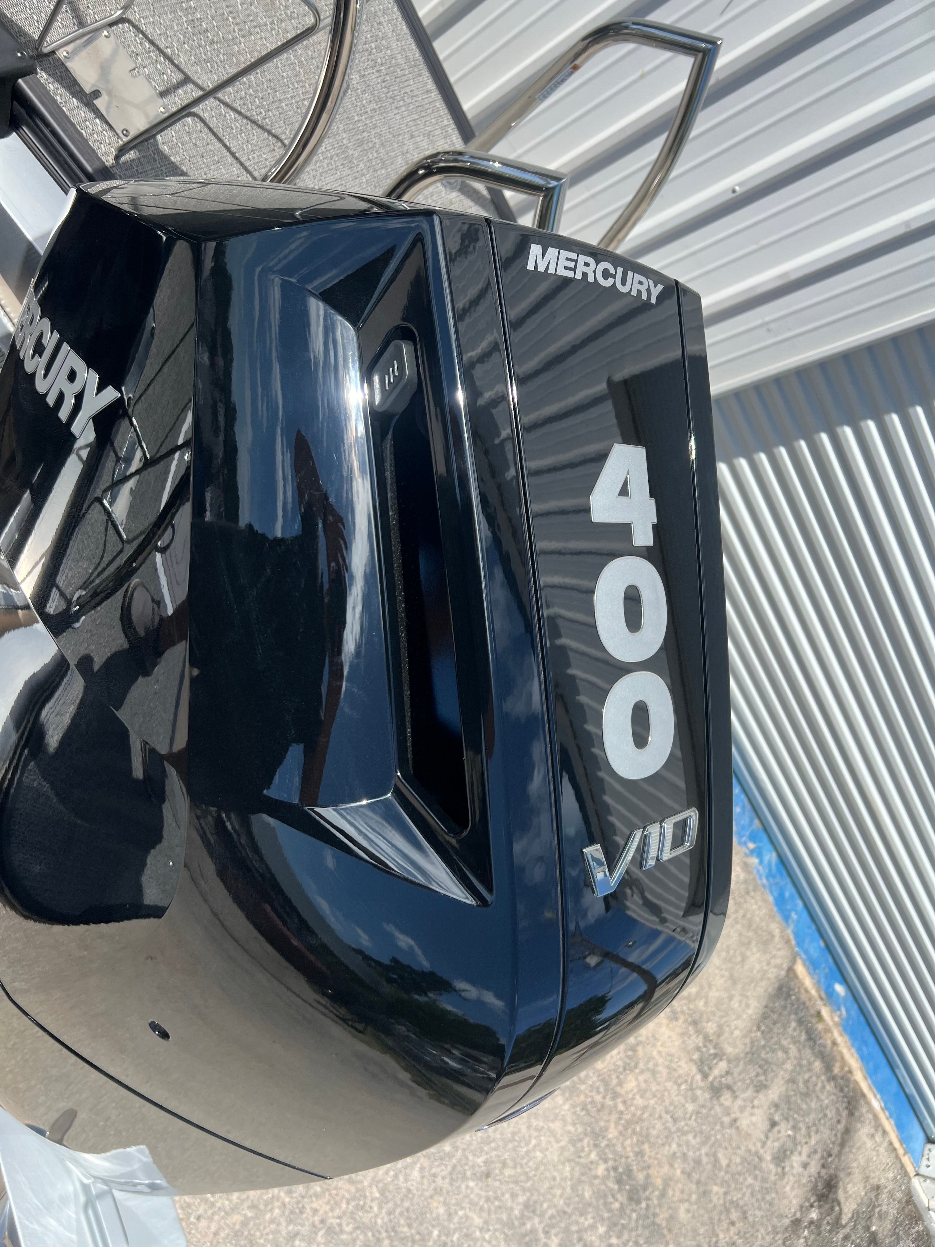 2025 Barletta Lusso L25UC — photo 10 view