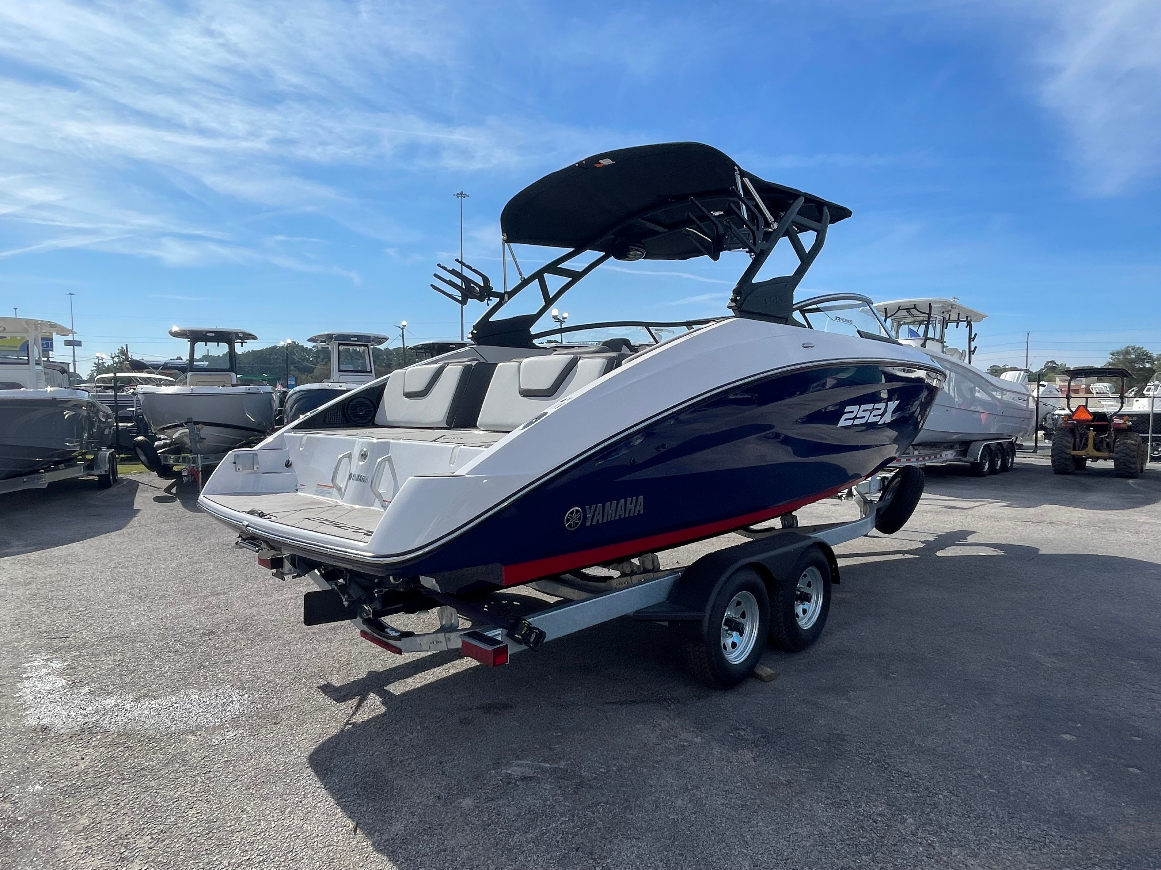 2025 Yamaha 252 XE - Photo 3
