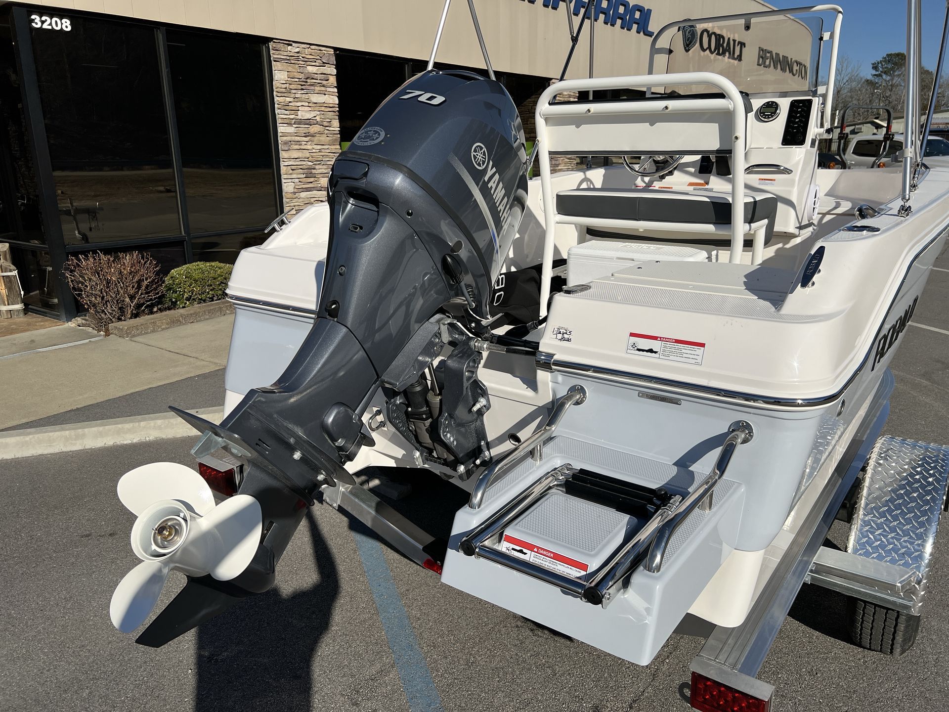 2025 Robalo 160 CC — photo 14 view