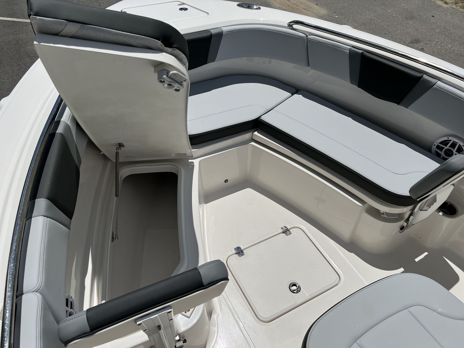 2025 Robalo 230 CC - Photo 20