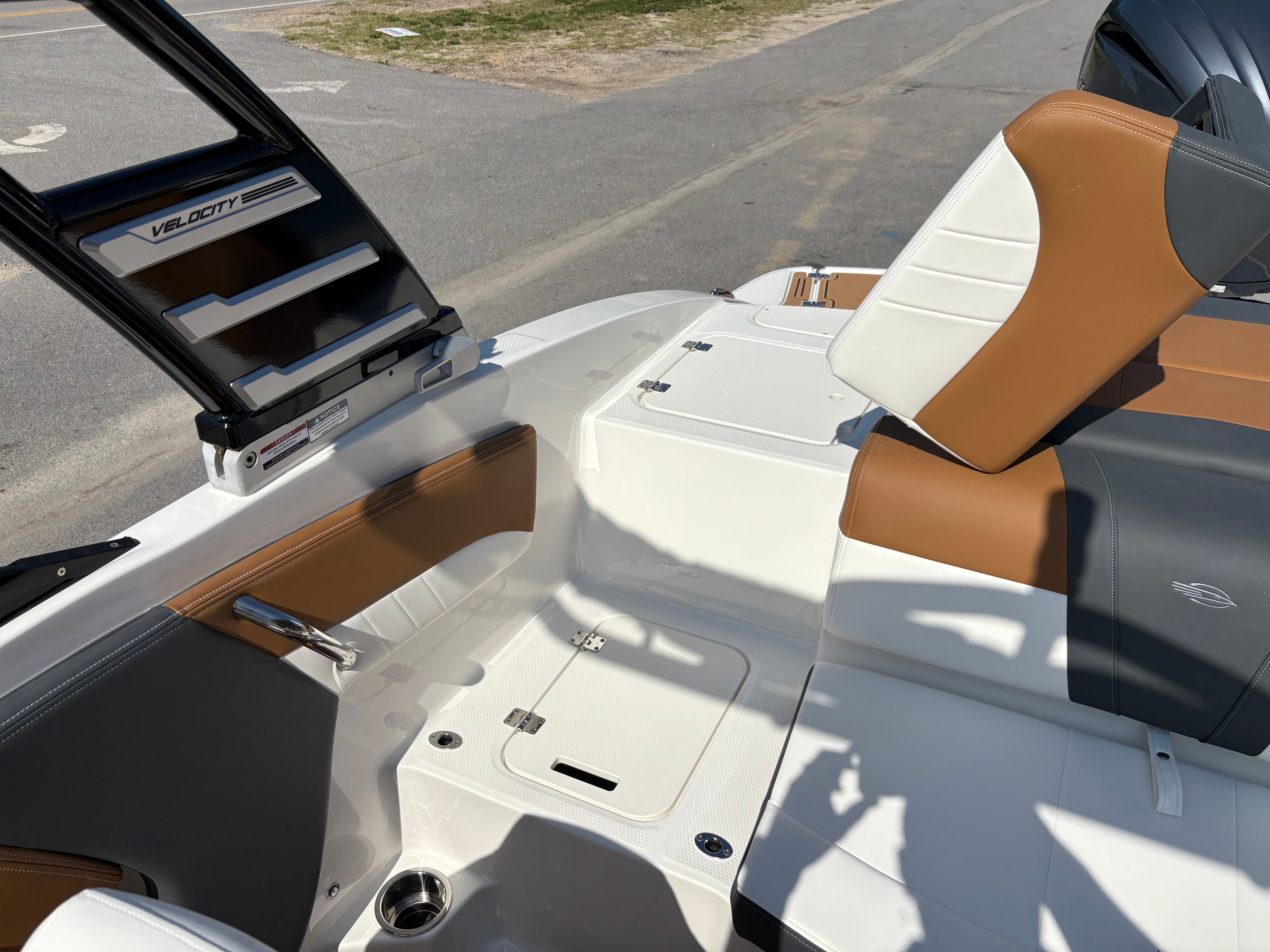 2025 Chaparral 21 SSI OB - Photo 12