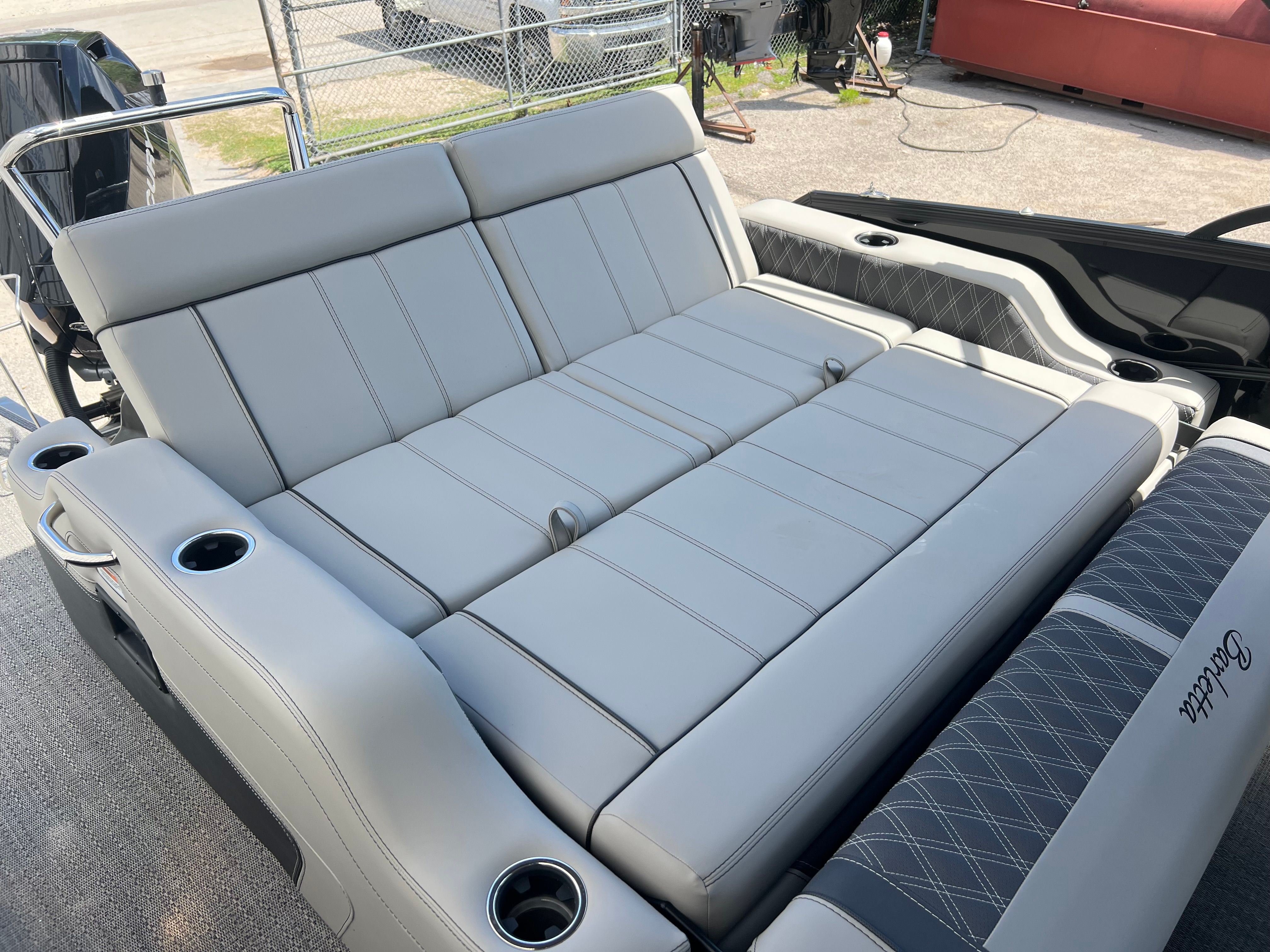 2025 Barletta Lusso L25UC — photo 8 view
