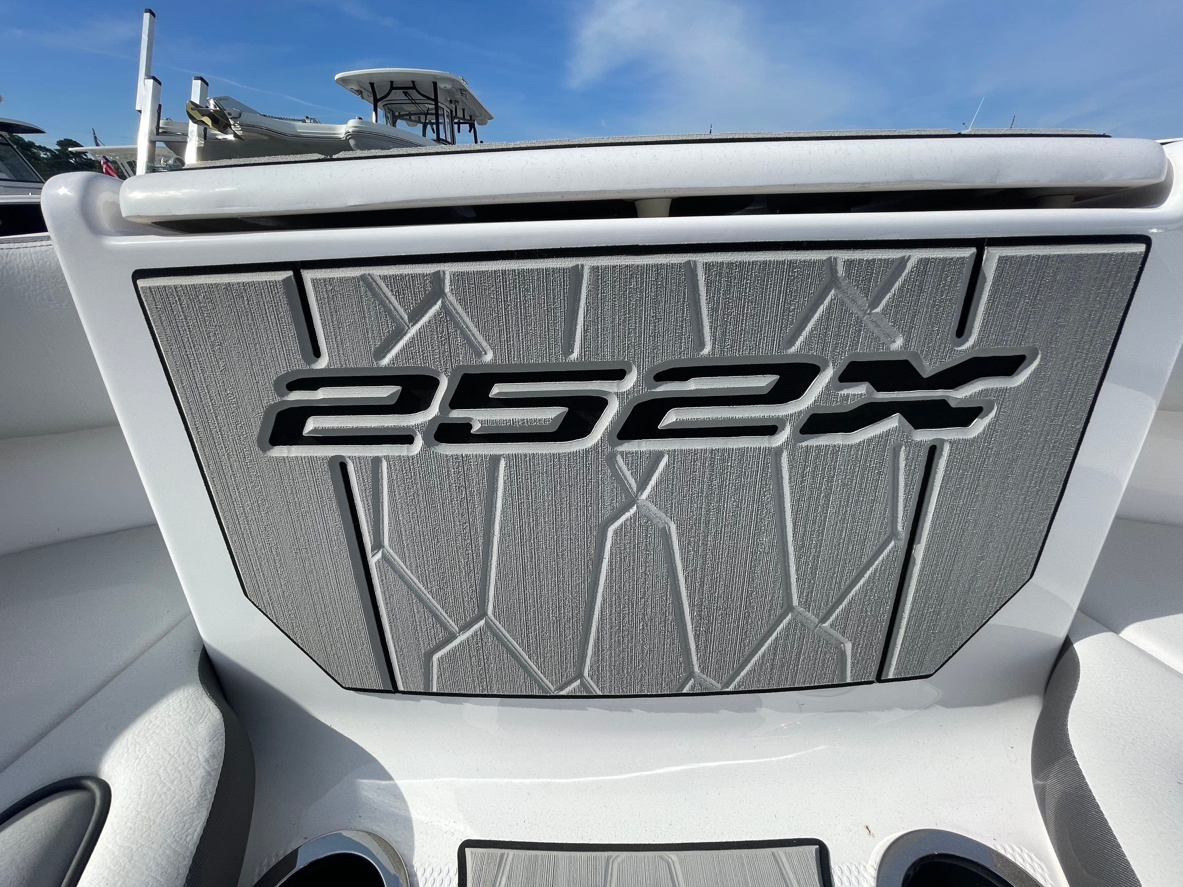 2025 Yamaha 252 XE — photo 8 view