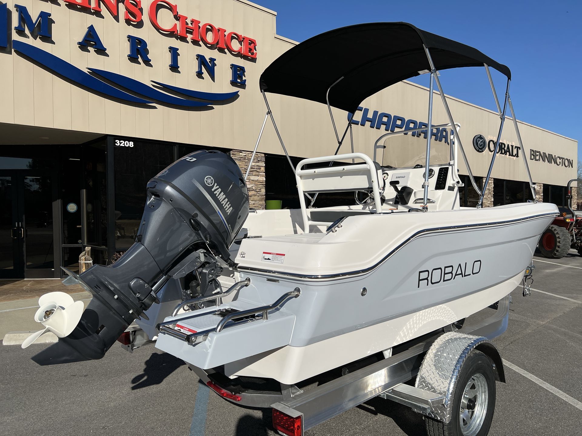 2025 Robalo 160 CC — engine compartment view