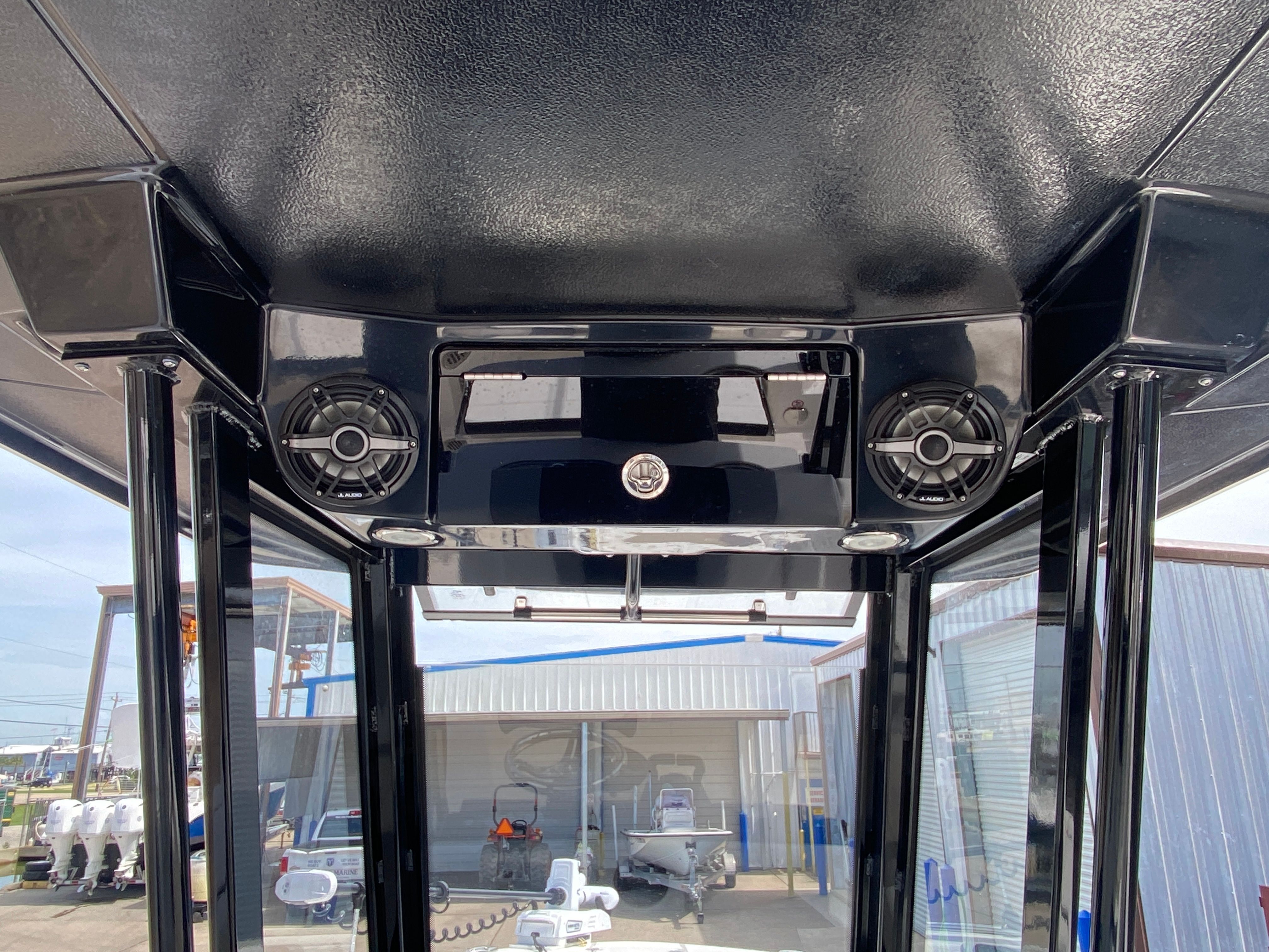 2025 Robalo 270 CC — photo 22 view