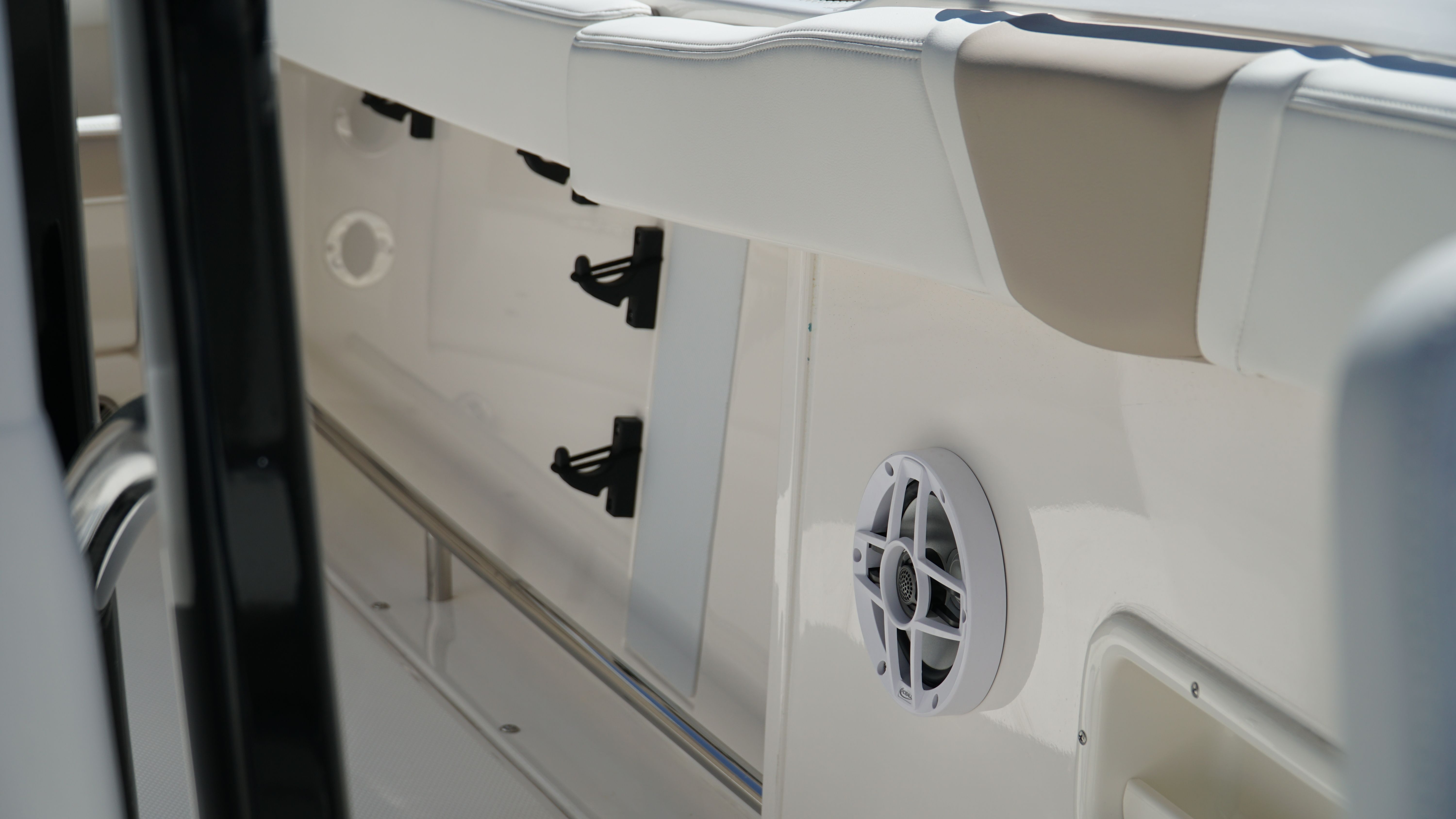 2025 Robalo 222 CC - Photo 10