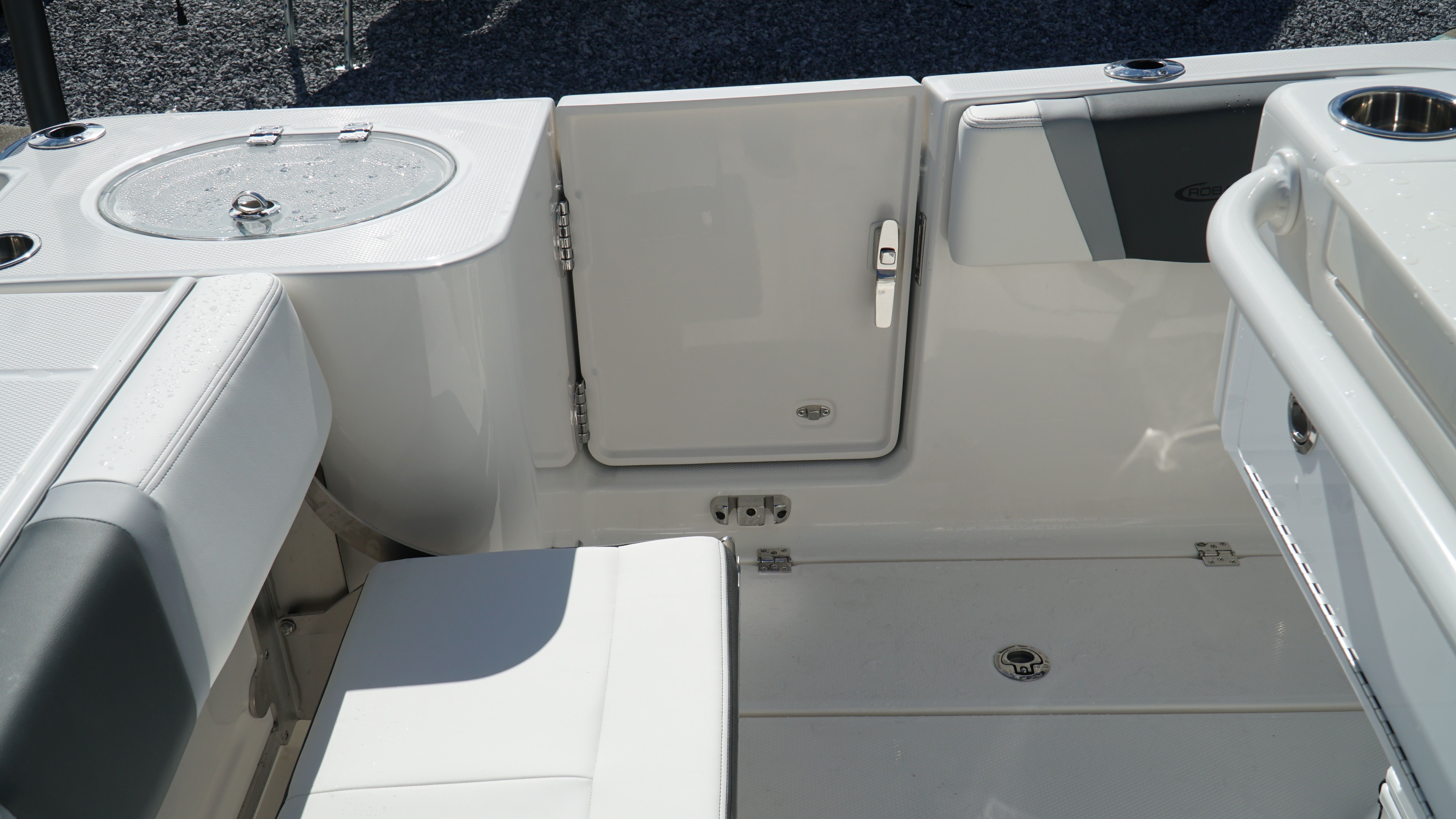 2025 Robalo 250 CC — photo 32 view