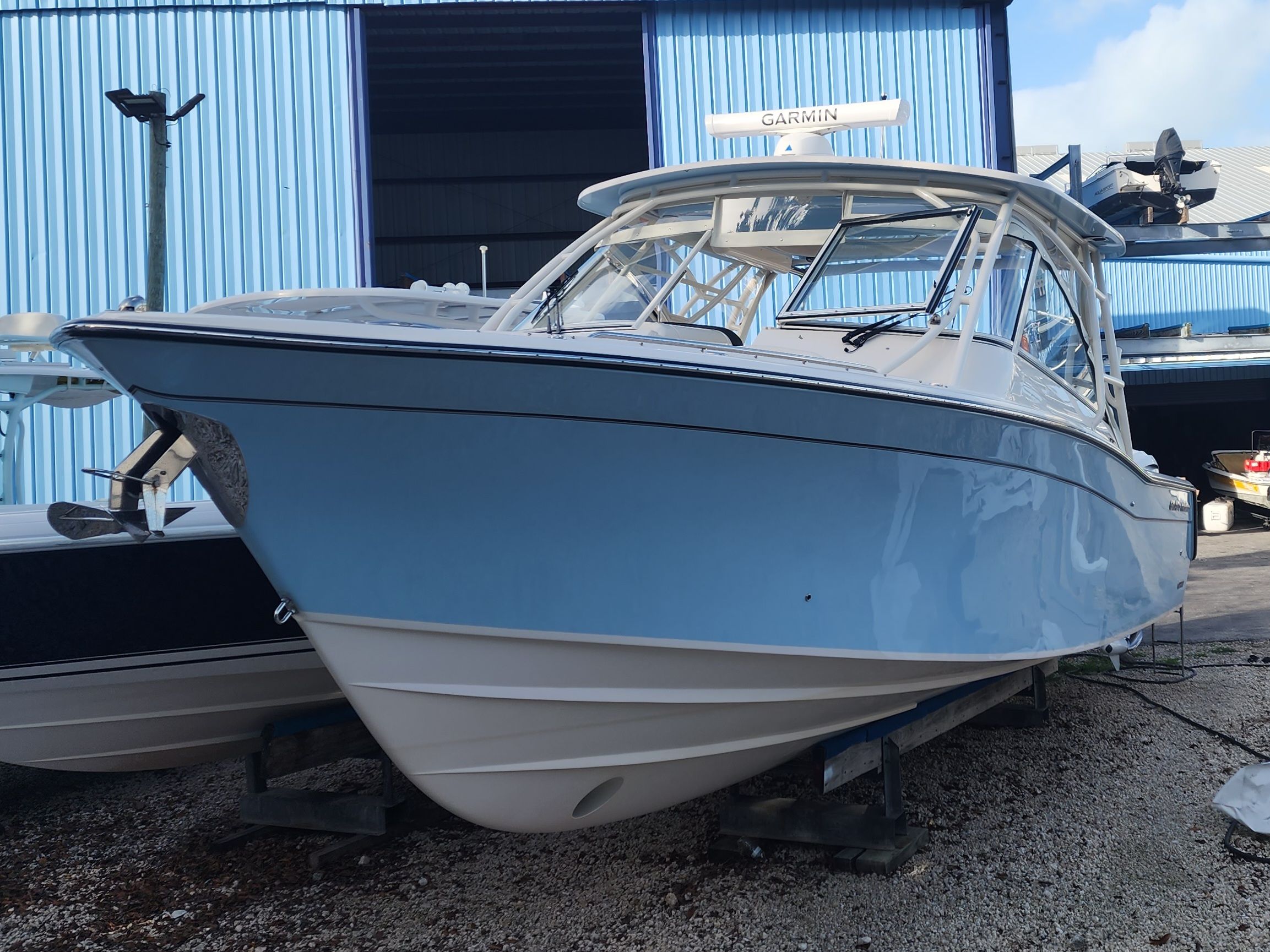 2021 Grady white Freedom 335 — interior view