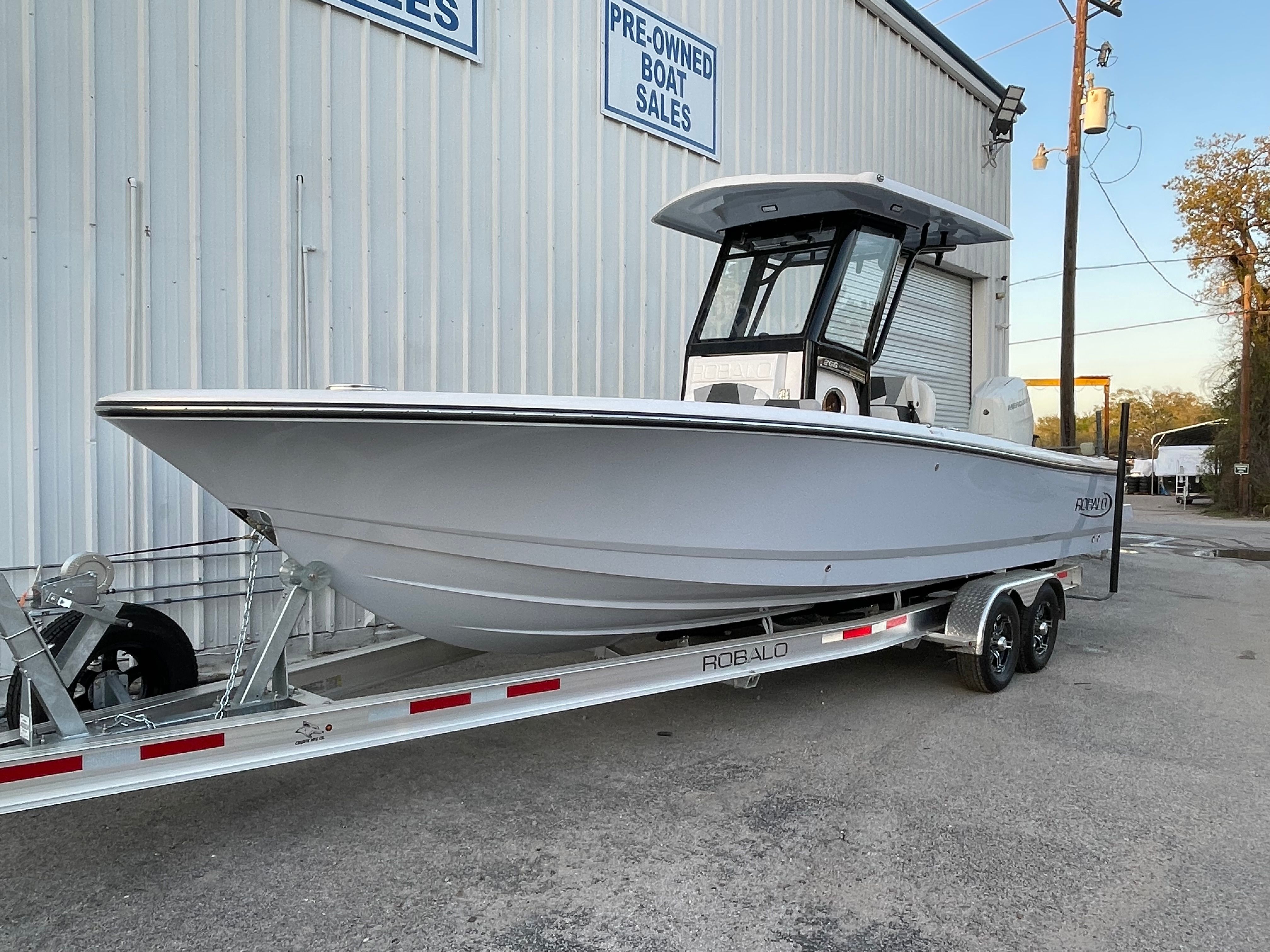 2025 Robalo 266 Cayman