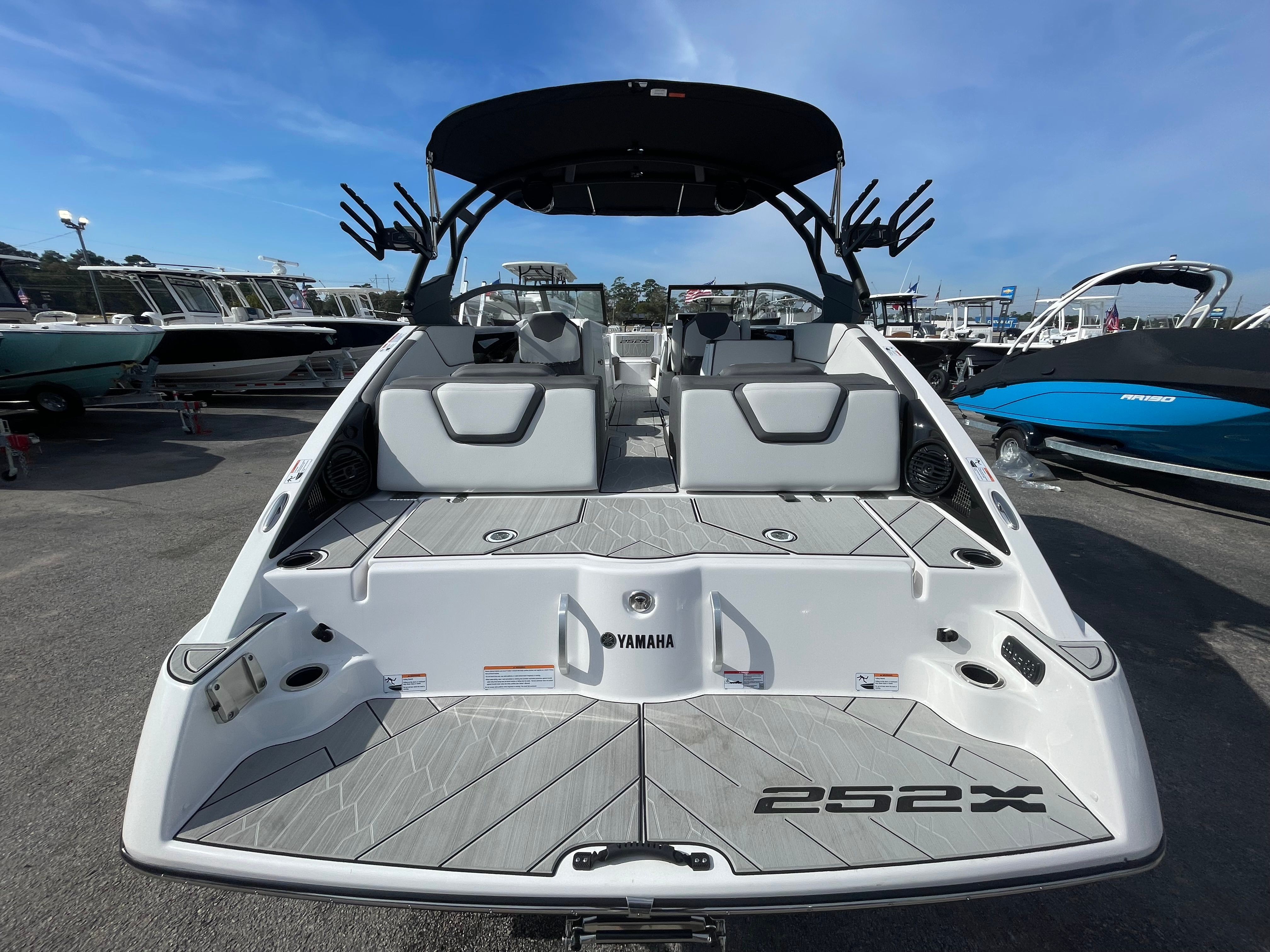 2025 Yamaha 252 XE — photo 14 view