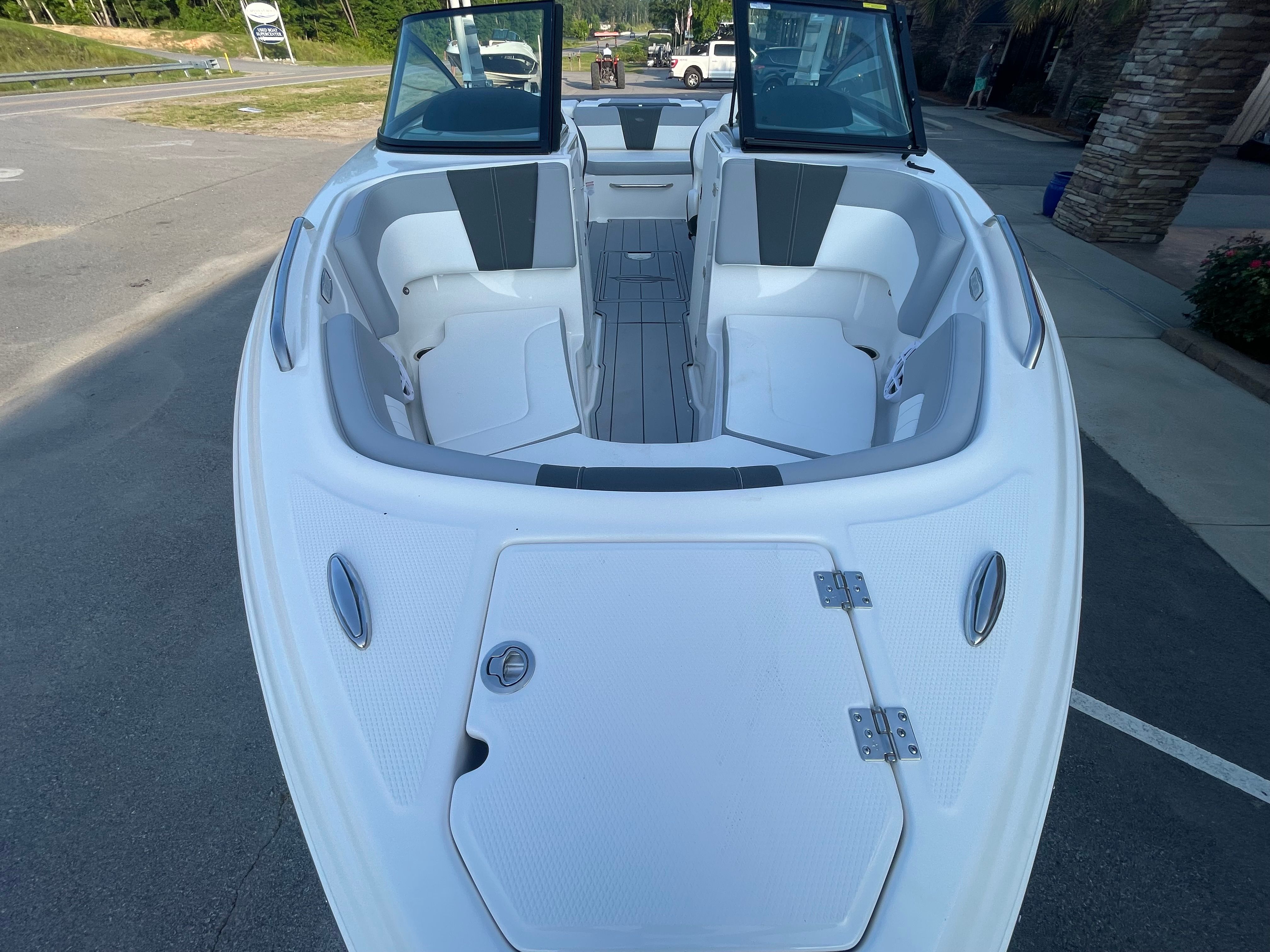 2025 Chaparral 23 SSI - Photo 8