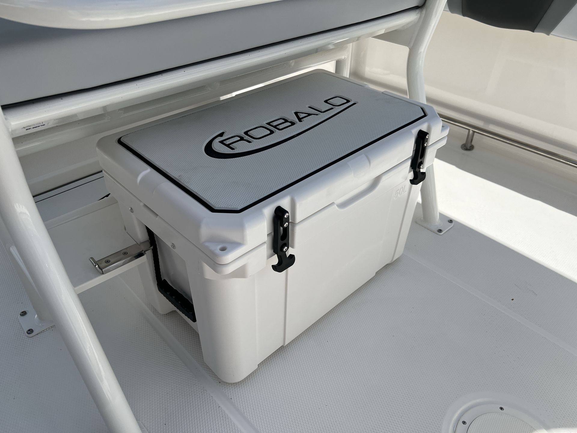 2025 Robalo 230 CC - Photo 11