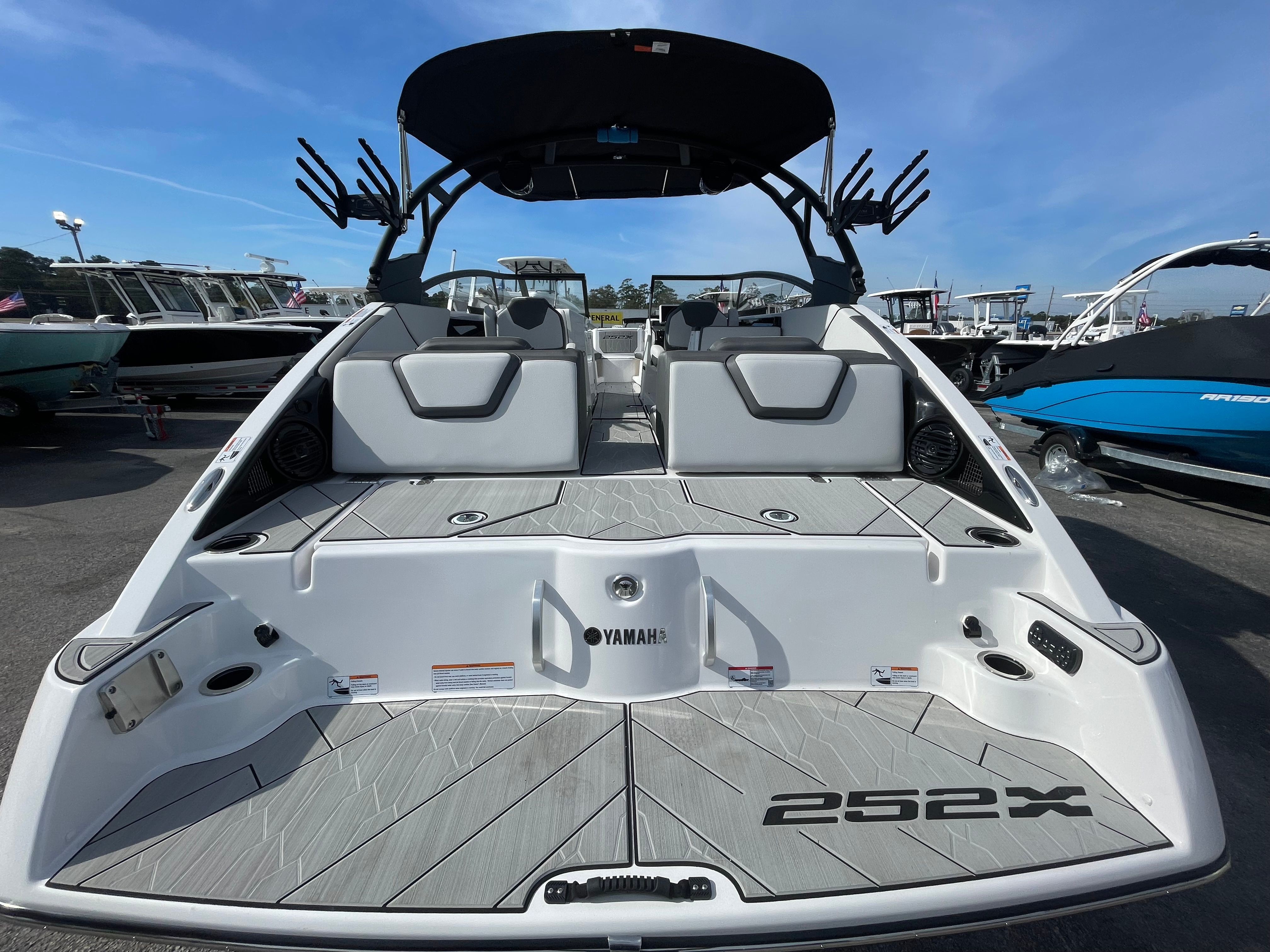 2025 Yamaha 252 XE - Photo 15