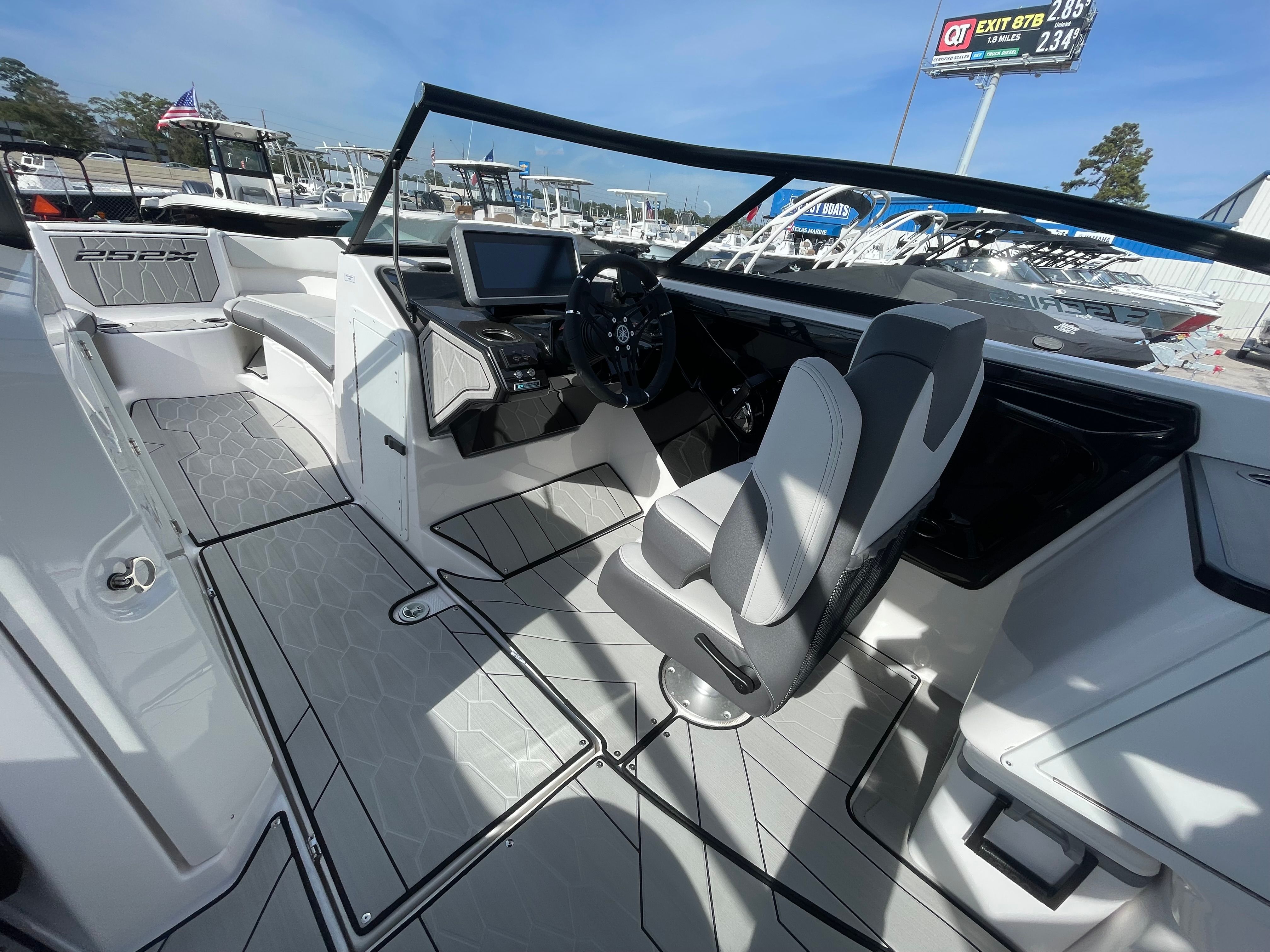 2025 Yamaha 252 XE - Photo 20
