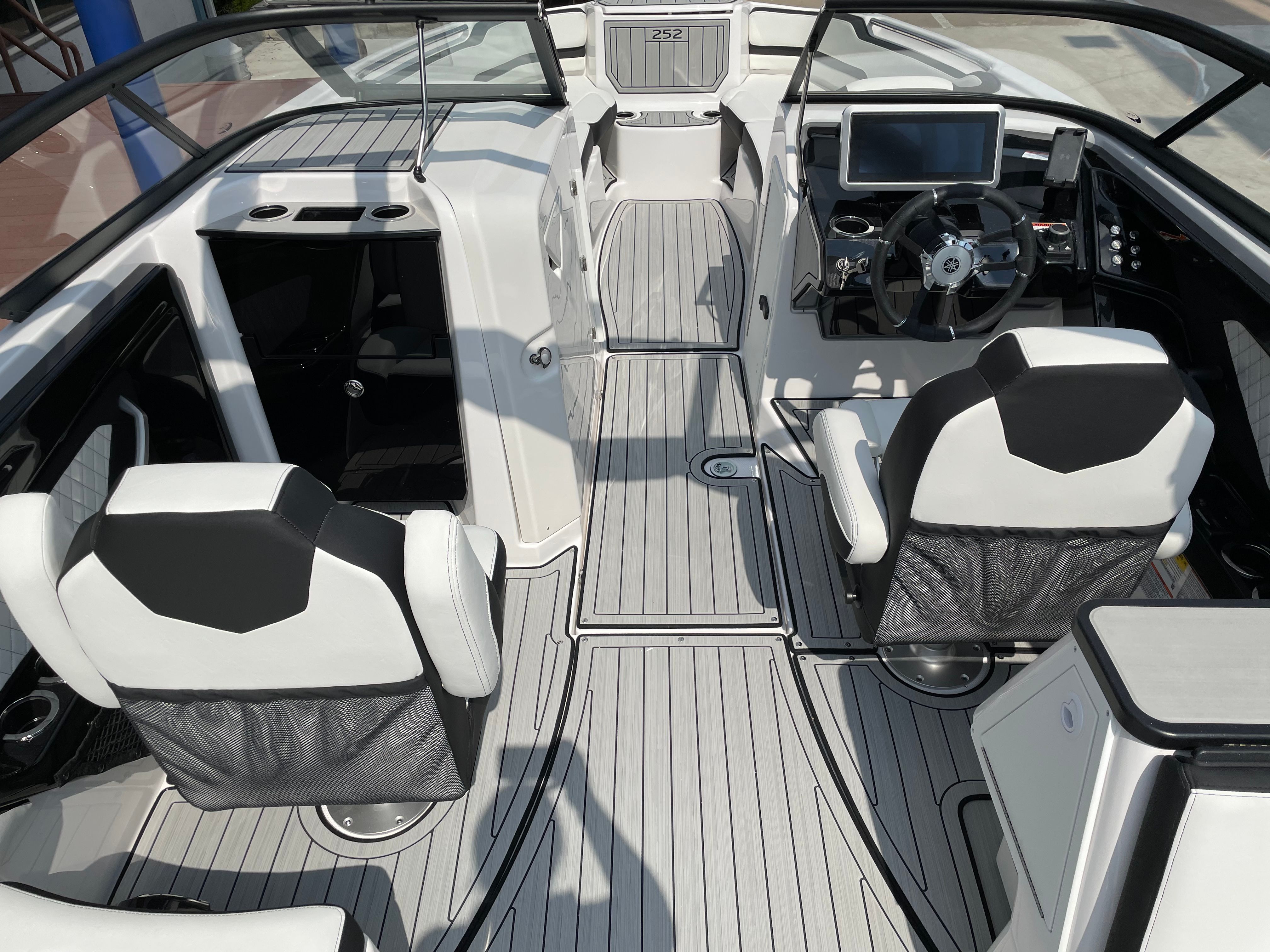 2025 Yamaha 252 S — photo 20 view