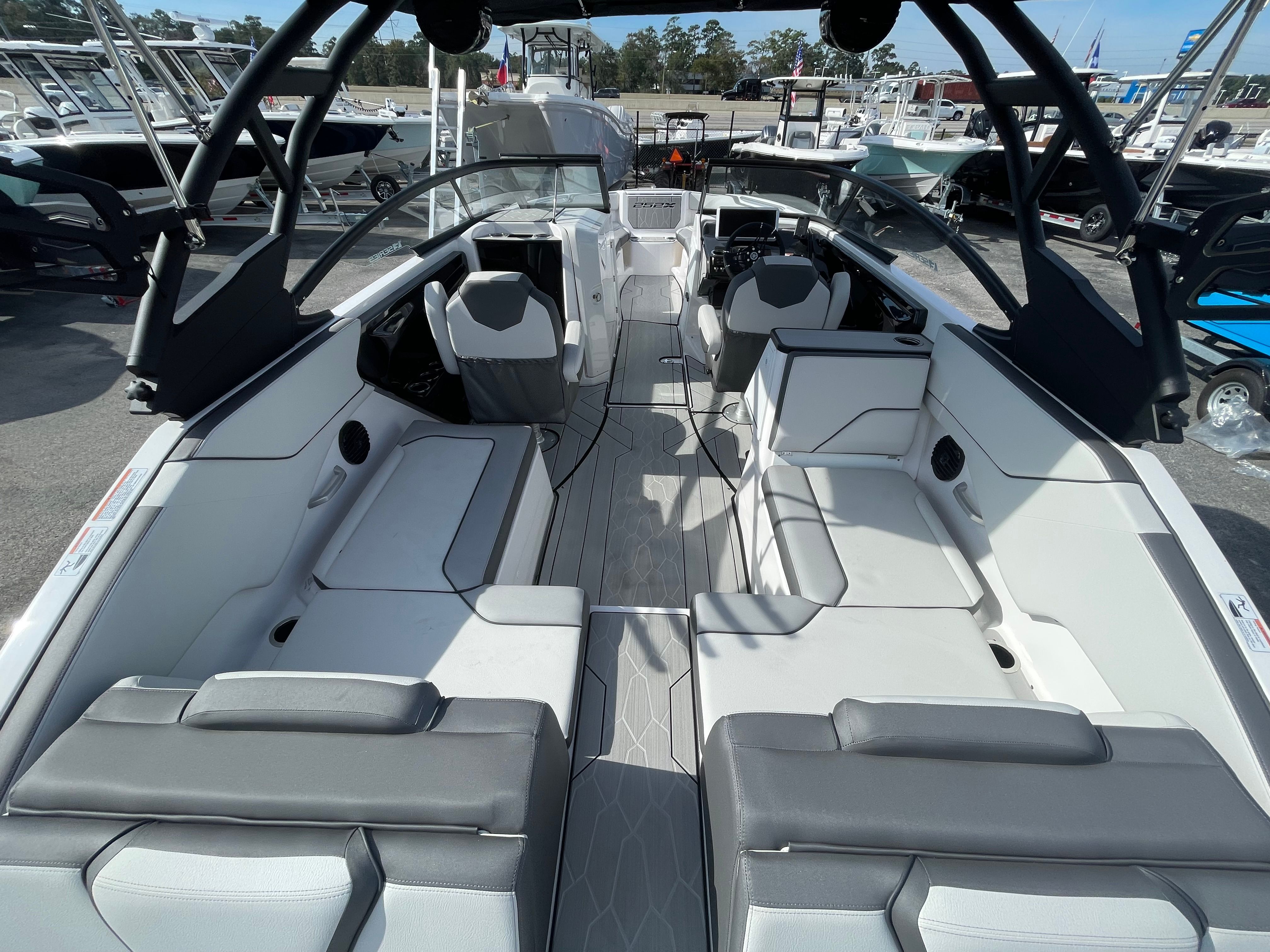 2025 Yamaha 252 XE - Photo 14