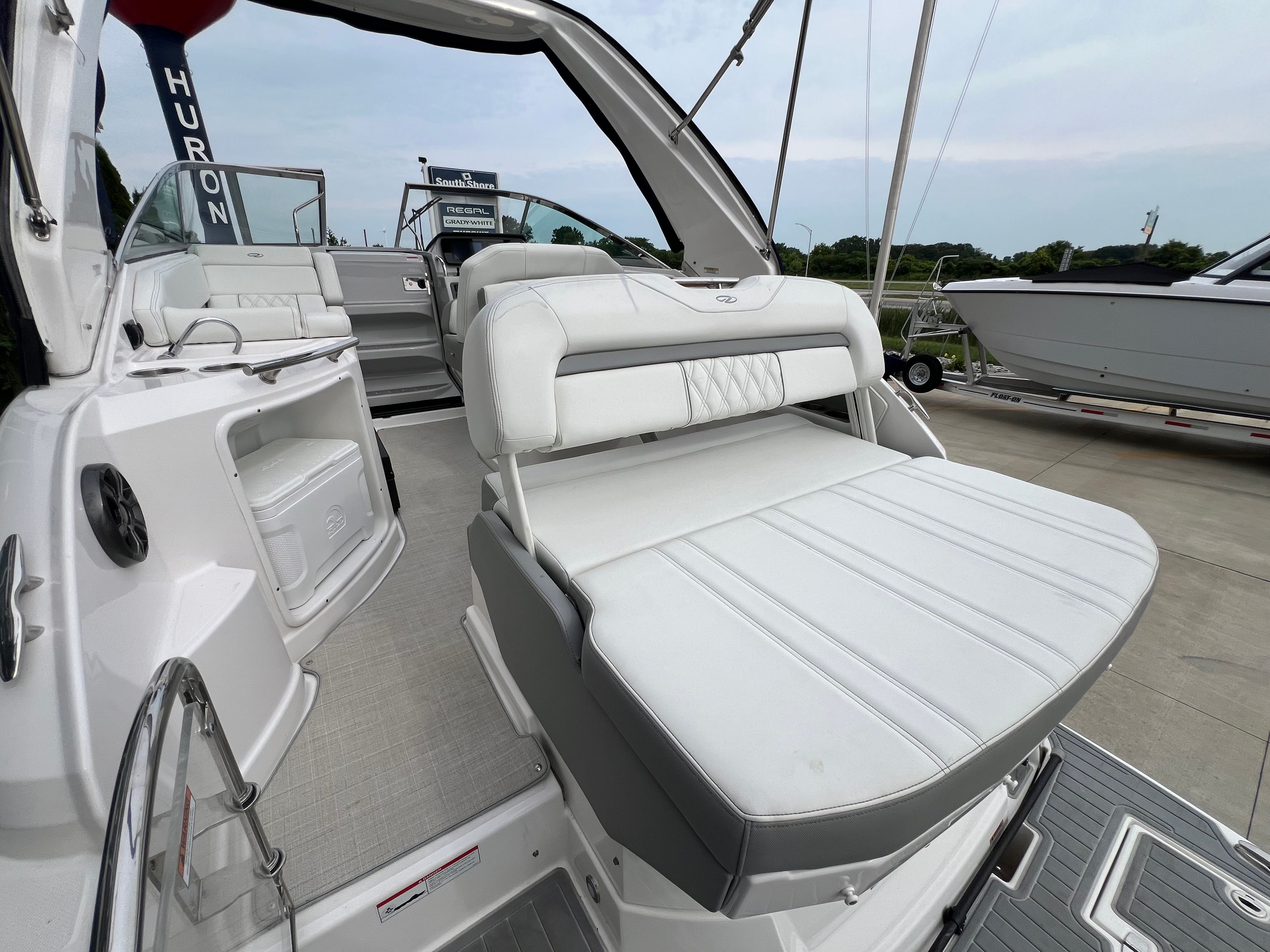 2022 Regal 28 Express - Photo 14