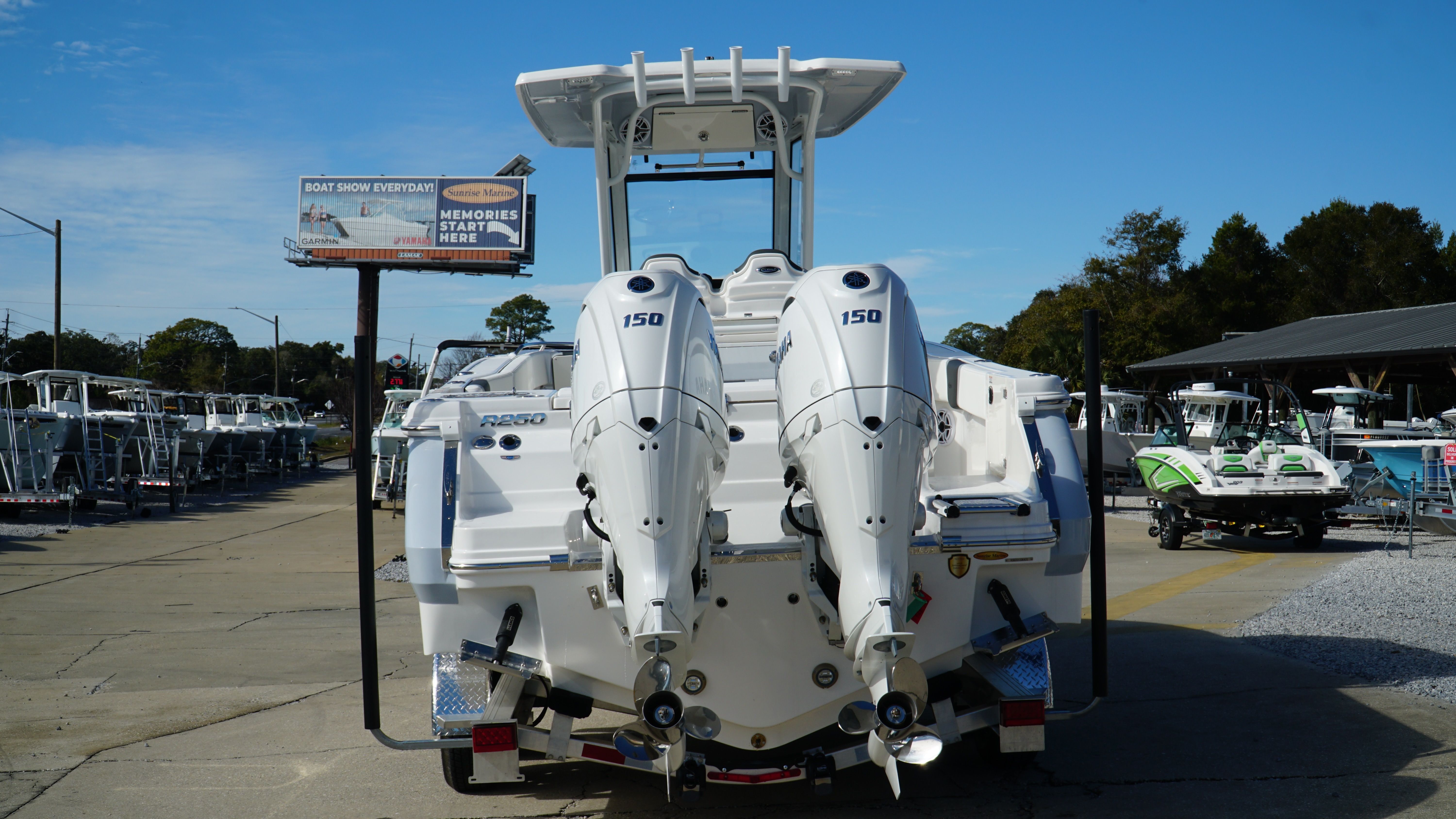 2025 Robalo 250 CC — detail view